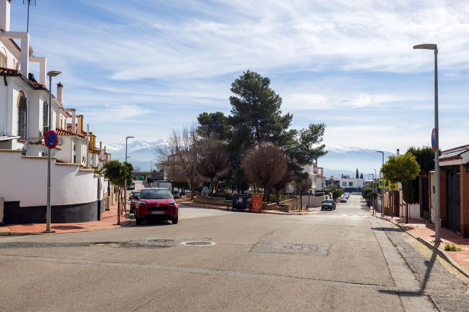 4 bedroom Semi-detached Villa for sale in Peligros with pool garage - € 420,000 (Ref: 9696331)