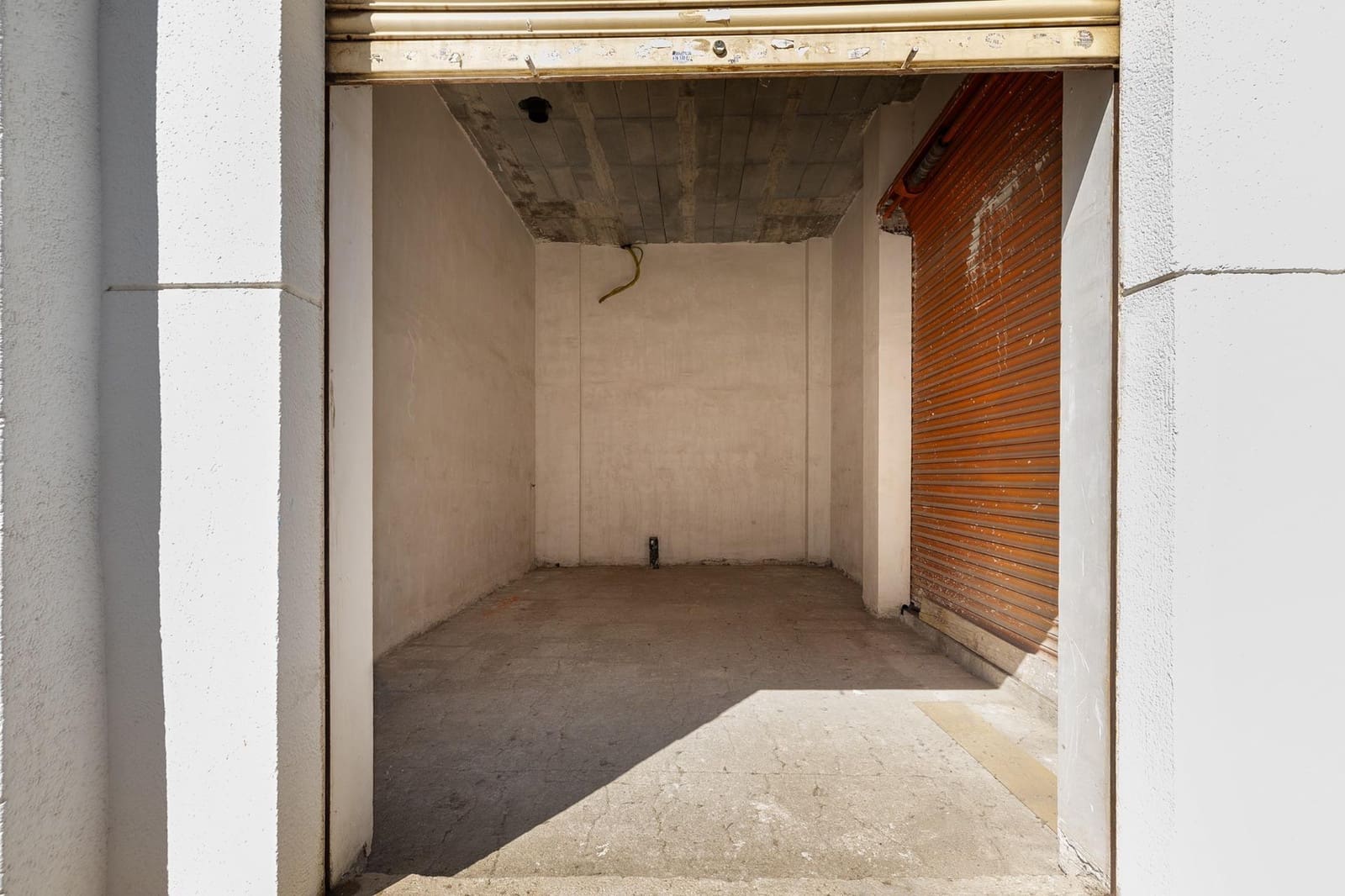 Commercial for sale in Granada city - € 44,000 (Ref: 9699108)