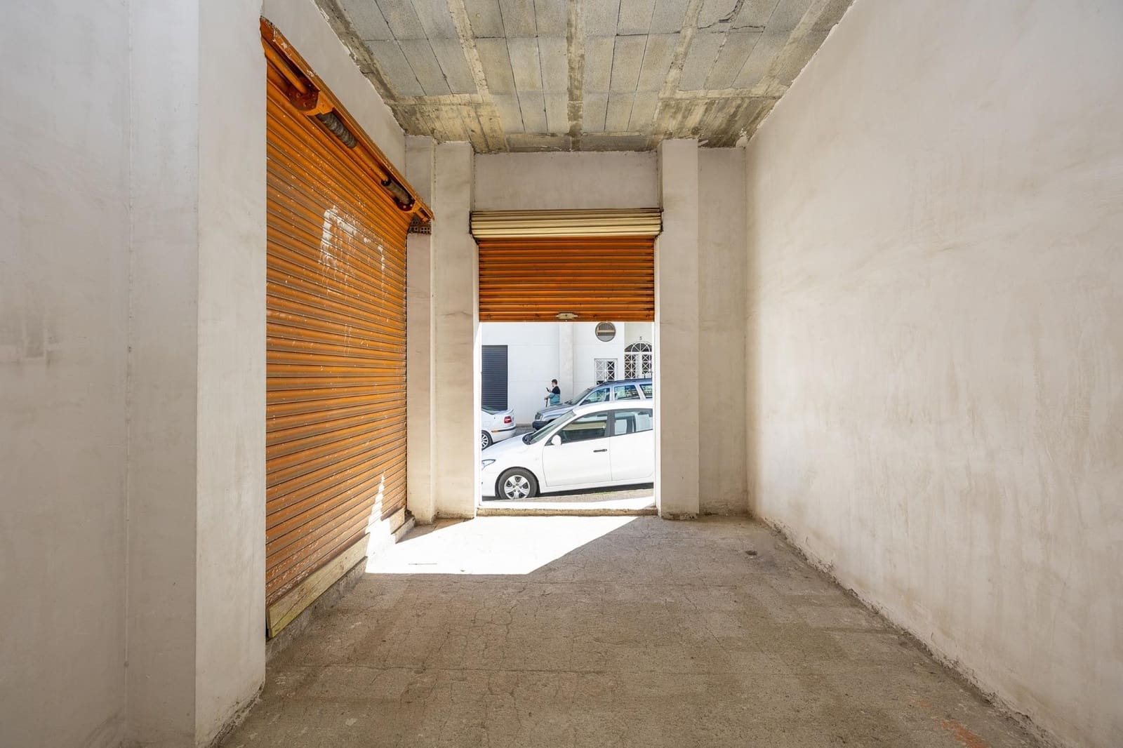 Commercial for sale in Granada city - € 44,000 (Ref: 9699108)