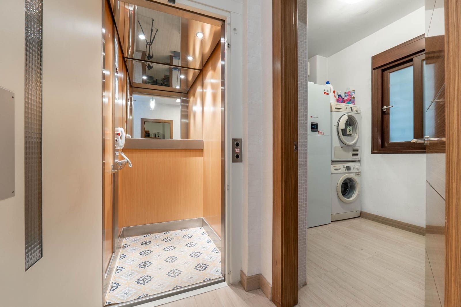 4 soveværelse Rækkehus til salg i Granada by med garage - € 512.000 (Ref: 9702391)