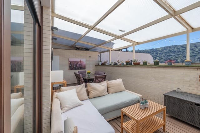 4 soveværelse Rækkehus til salg i Carretera de la Sierra, Granada by med garage - € 512.000 (Ref: 9702391)