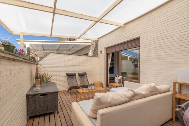 4 soveværelse Rækkehus til salg i Carretera de la Sierra, Granada by med garage - € 512.000 (Ref: 9702391)