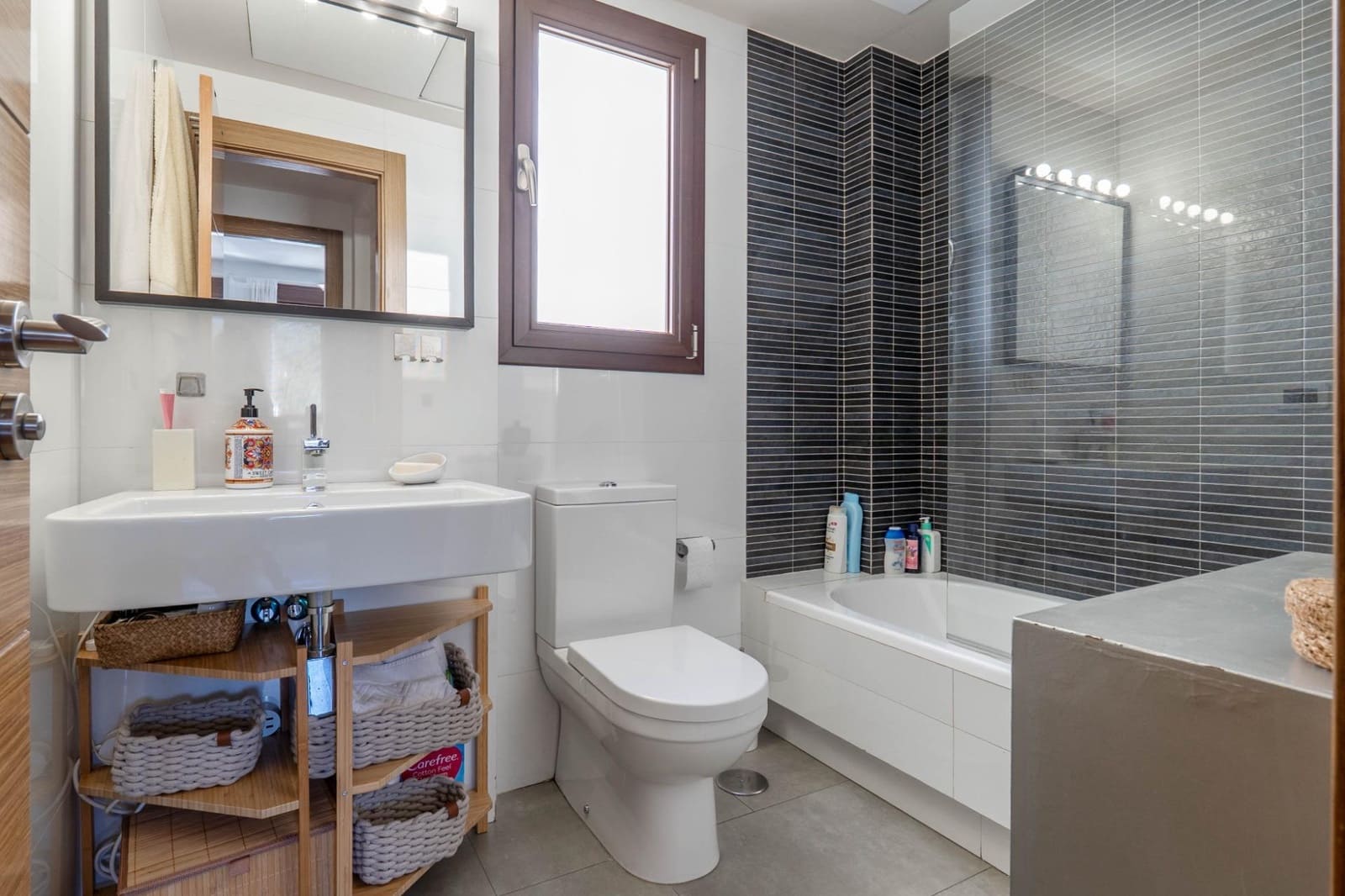 4 soveværelse Rækkehus til salg i Granada by med garage - € 512.000 (Ref: 9702391)