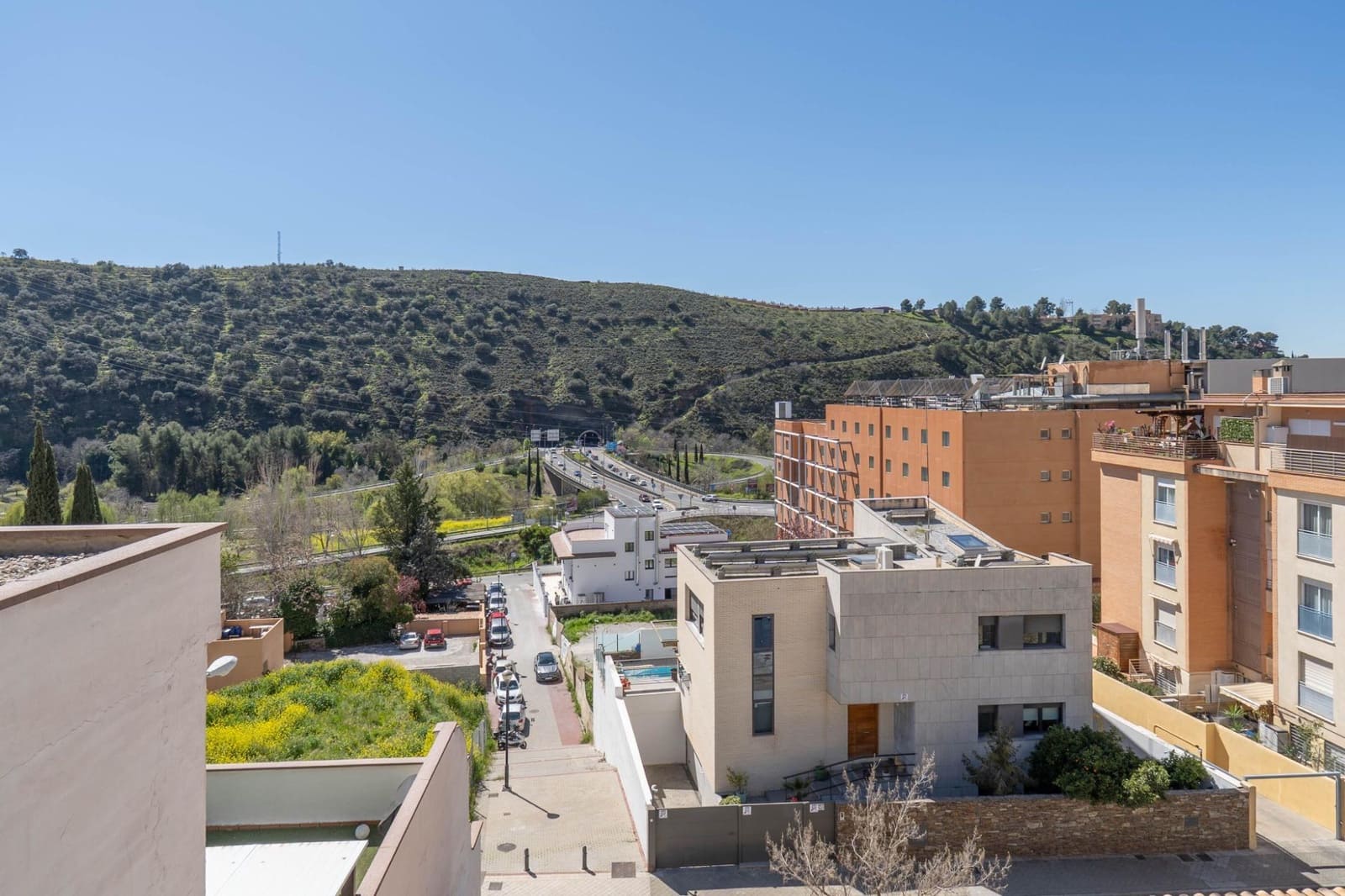 4 soveværelse Rækkehus til salg i Granada by med garage - € 512.000 (Ref: 9702391)