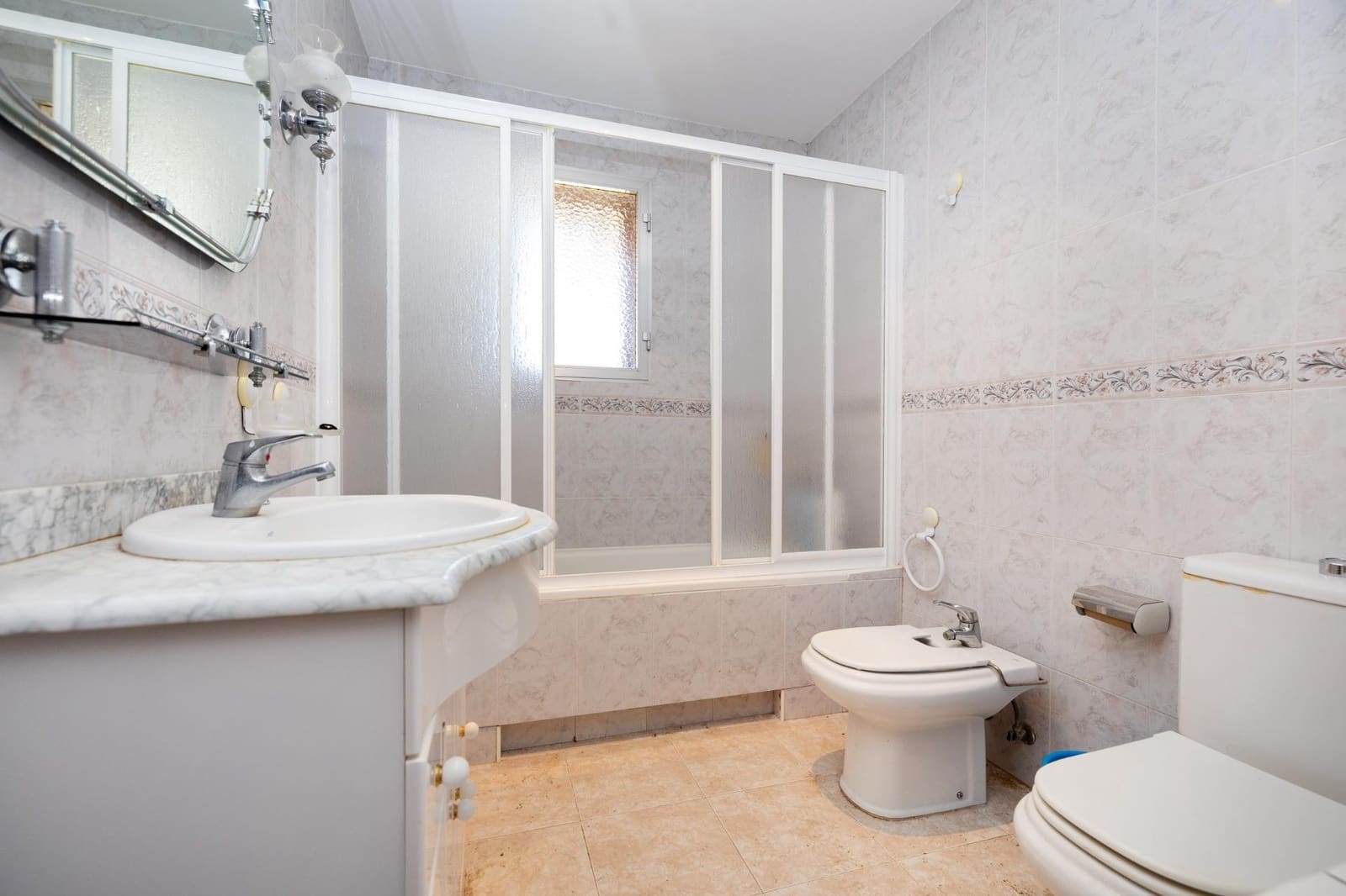 5 bedroom Villa for sale in Ogijares with pool garage - € 590,000 (Ref: 9702395)