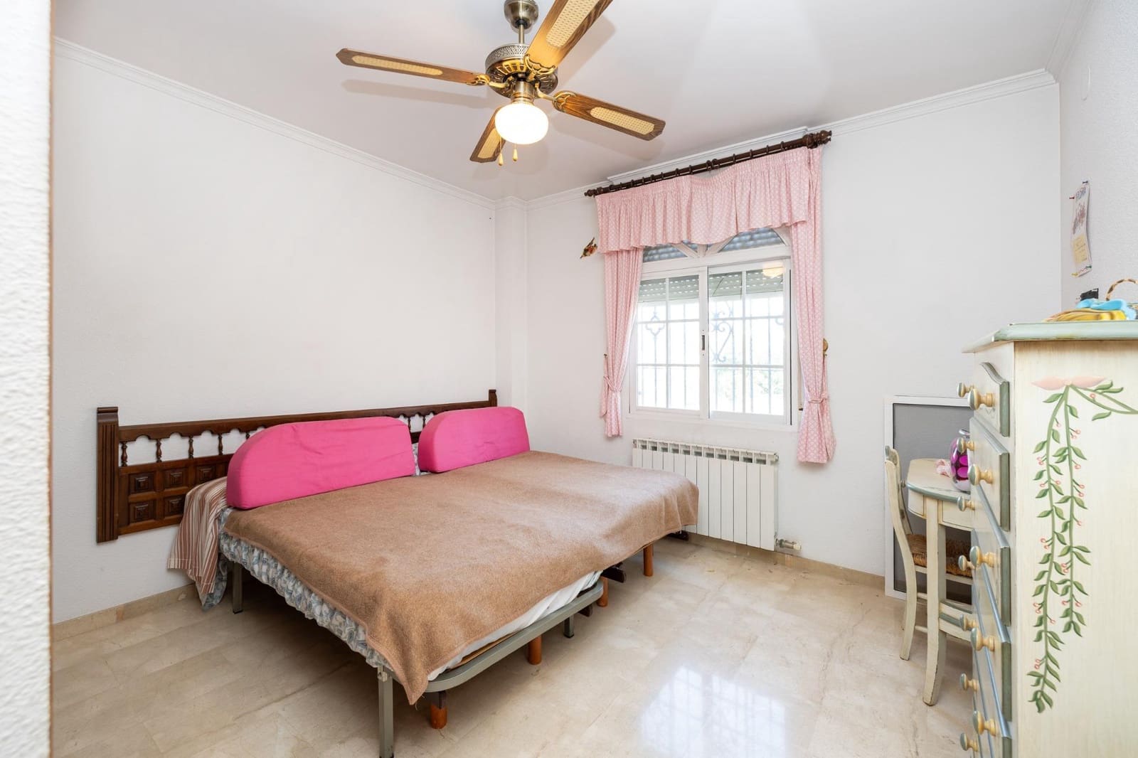 5 bedroom Villa for sale in Ogijares with pool garage - € 590,000 (Ref: 9702395)