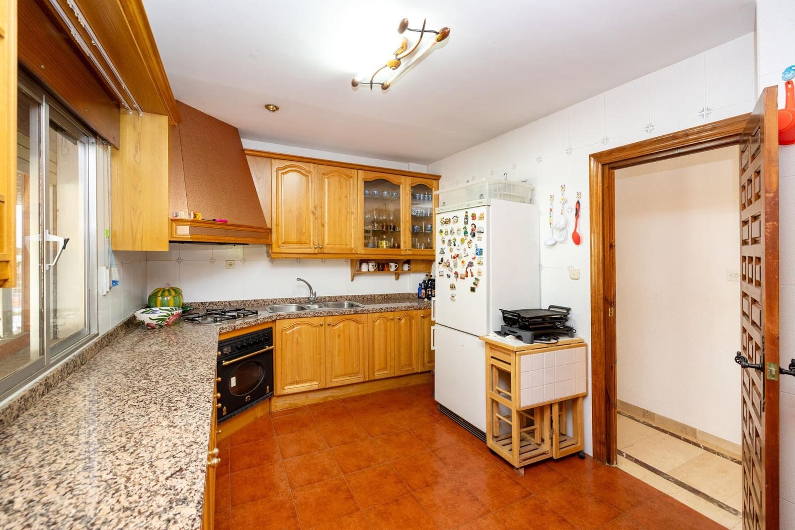 5 bedroom Villa for sale in Ogijares with pool garage - € 590,000 (Ref: 9702395)