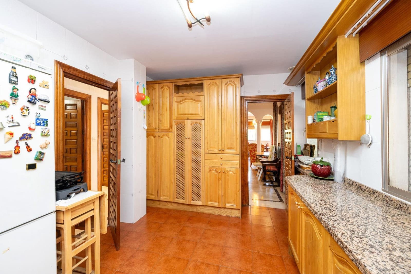 5 bedroom Villa for sale in Ogijares with pool garage - € 590,000 (Ref: 9702395)