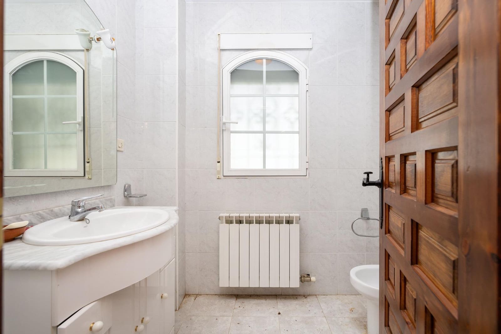 5 bedroom Villa for sale in Ogijares with pool garage - € 590,000 (Ref: 9702395)