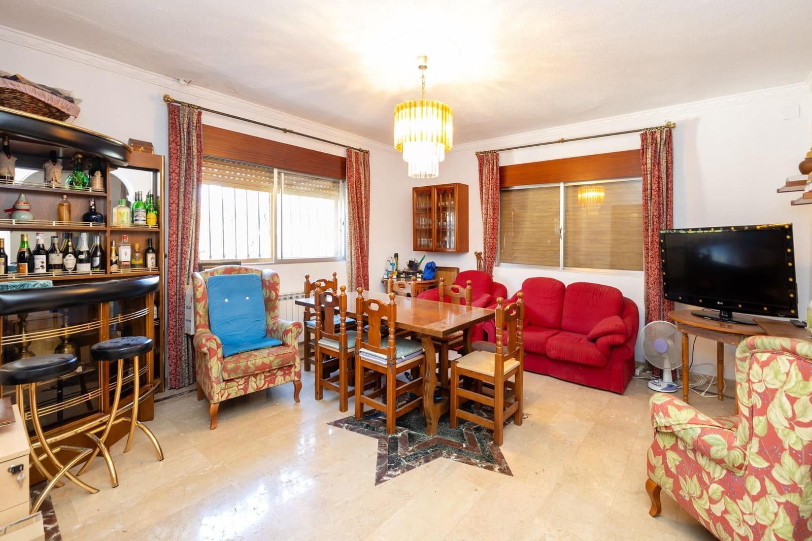 5 bedroom Villa for sale in Ogijares with pool garage - € 590,000 (Ref: 9702395)