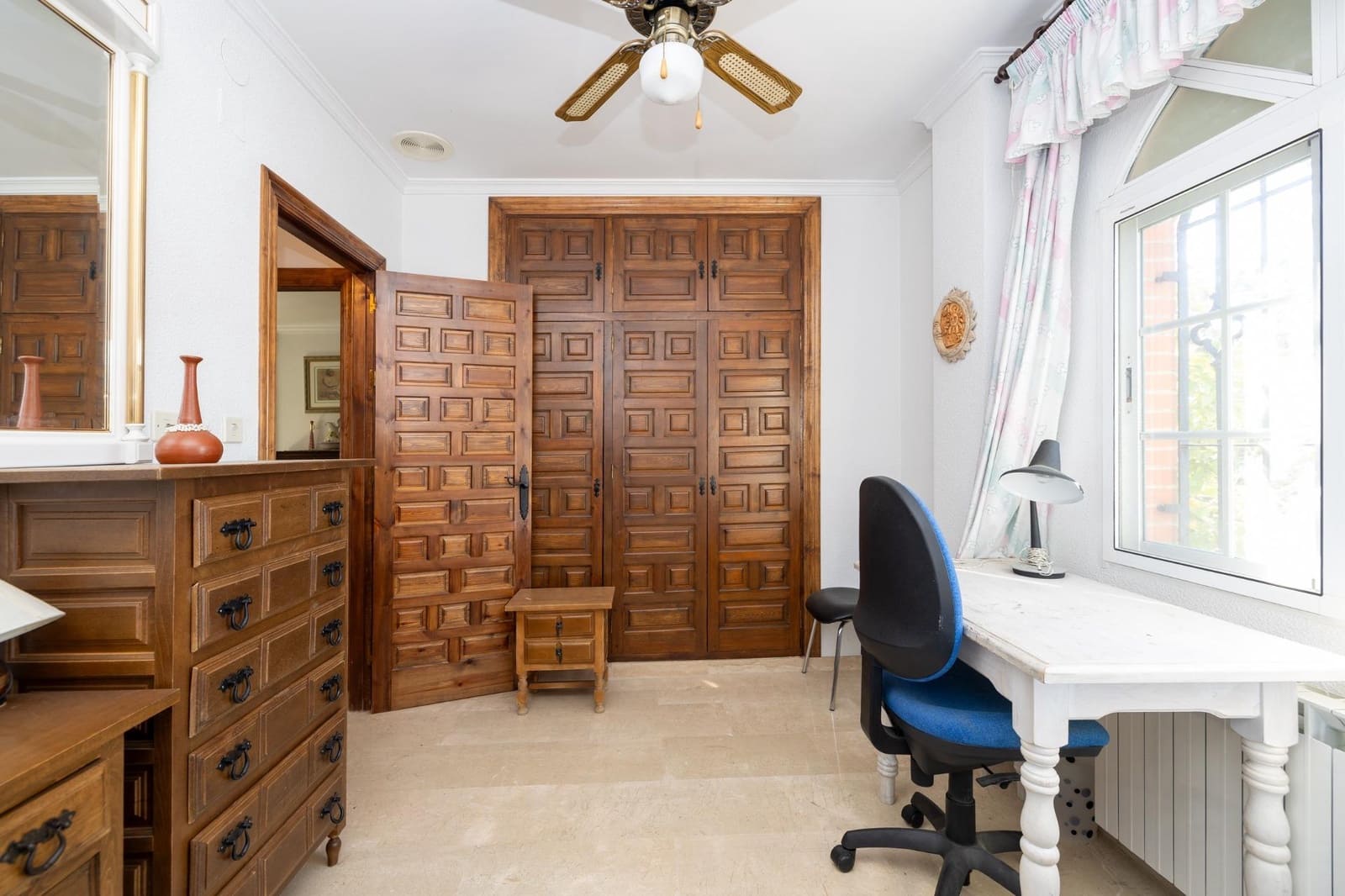 5 bedroom Villa for sale in Ogijares with pool garage - € 590,000 (Ref: 9702395)