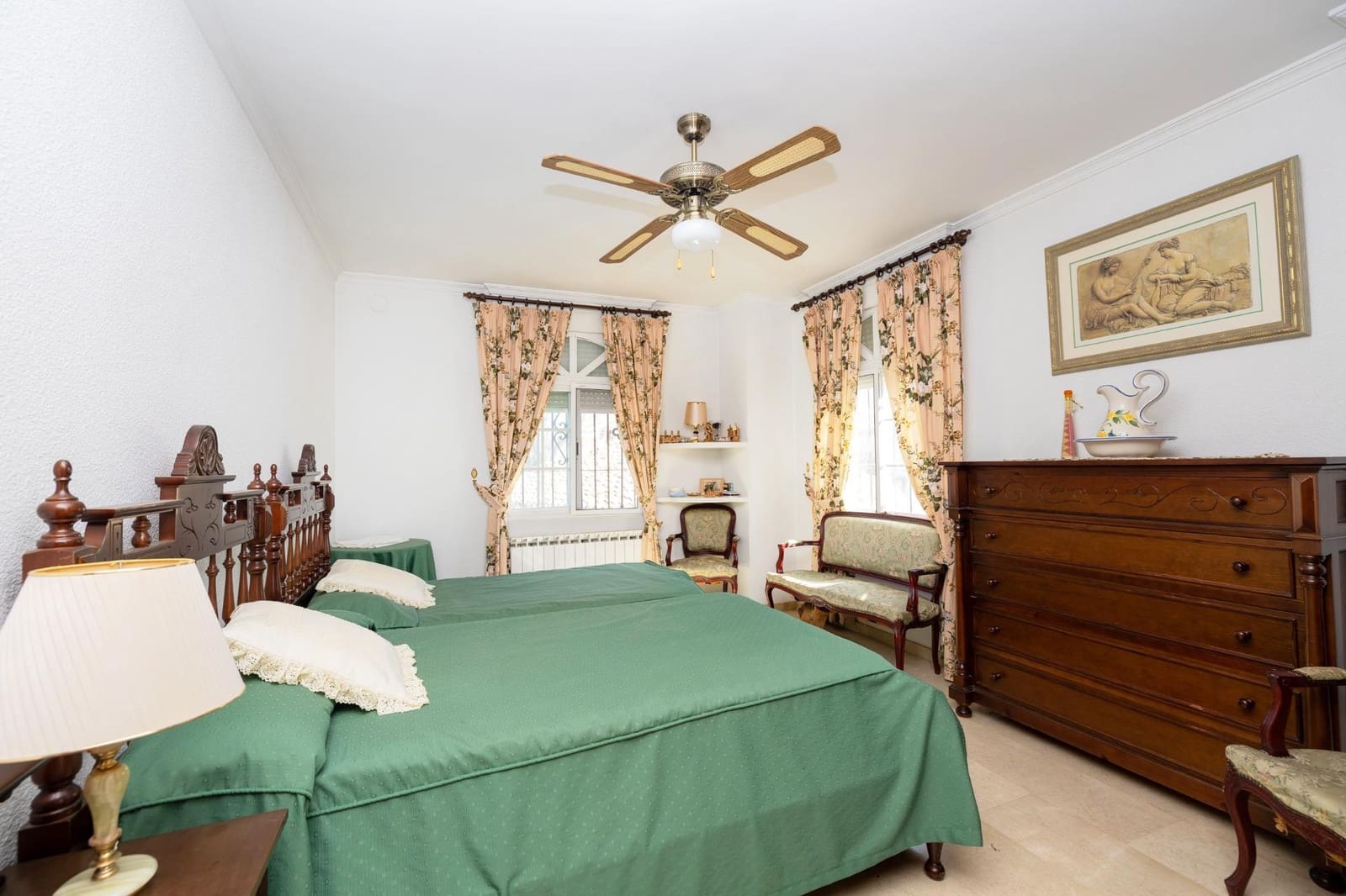 5 bedroom Villa for sale in Ogijares with pool garage - € 590,000 (Ref: 9702395)