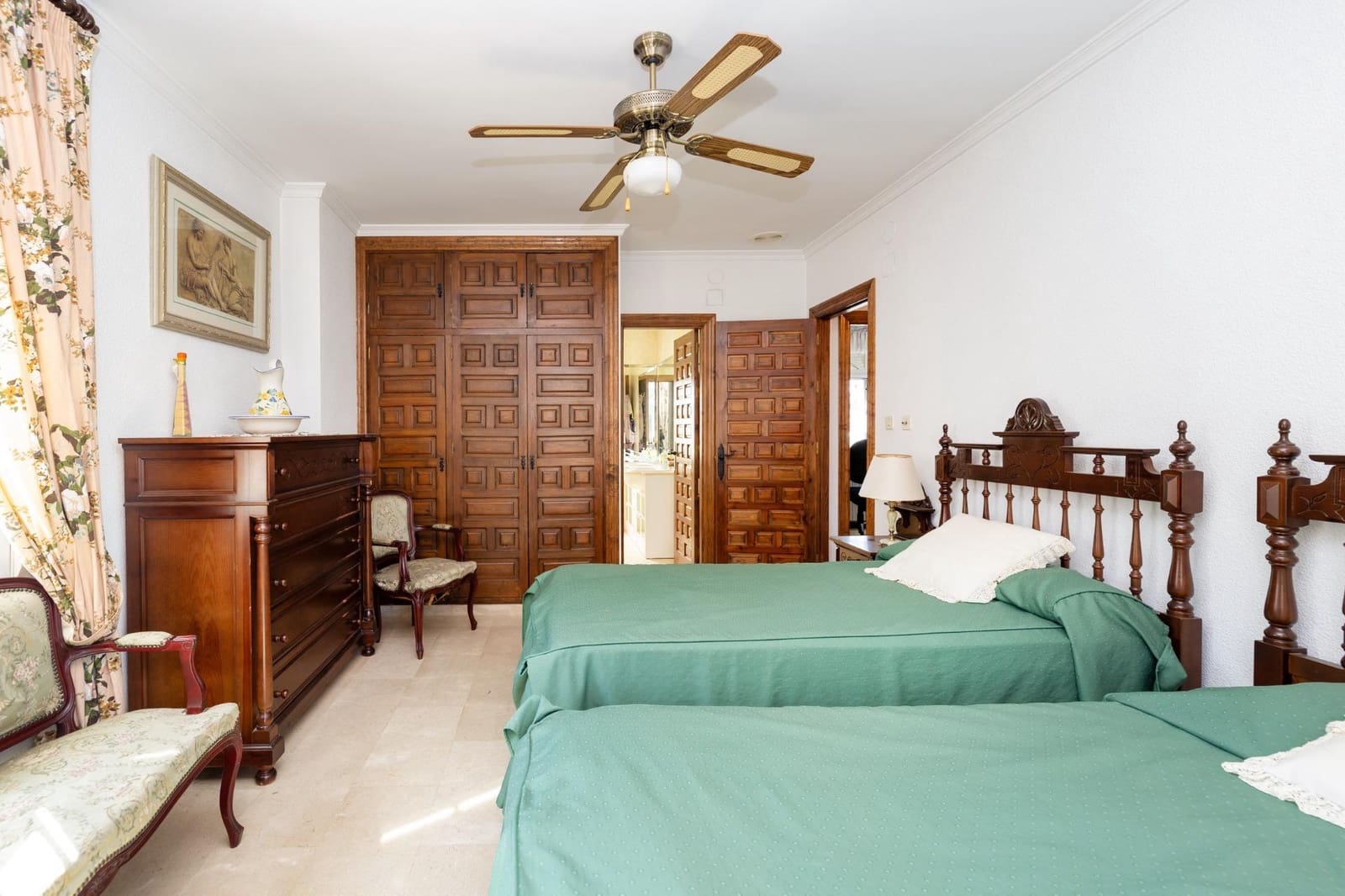 5 bedroom Villa for sale in Ogijares with pool garage - € 590,000 (Ref: 9702395)