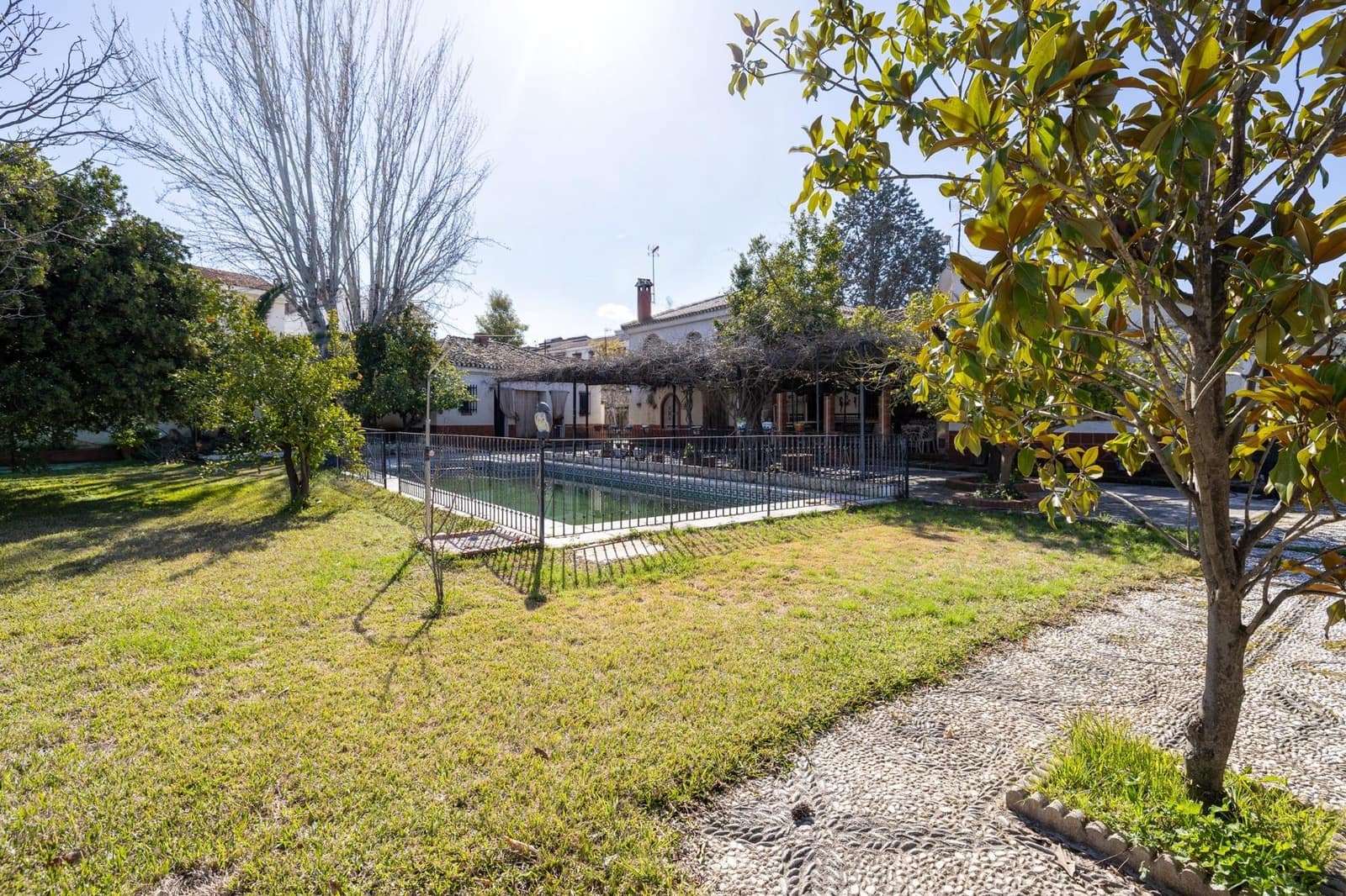 5 bedroom Villa for sale in Ogijares with pool garage - € 590,000 (Ref: 9702395)