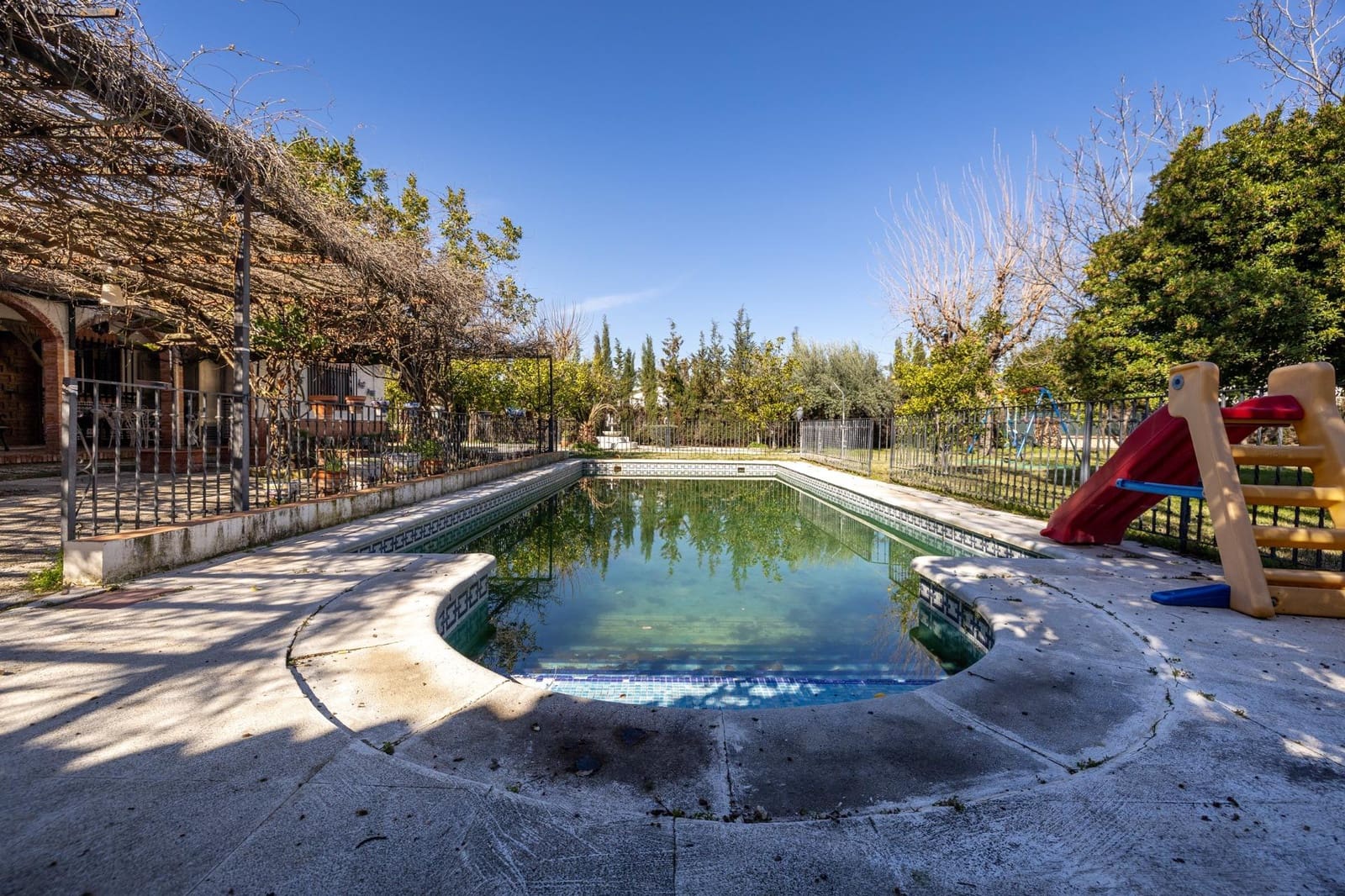 5 bedroom Villa for sale in Ogijares with pool garage - € 590,000 (Ref: 9702395)