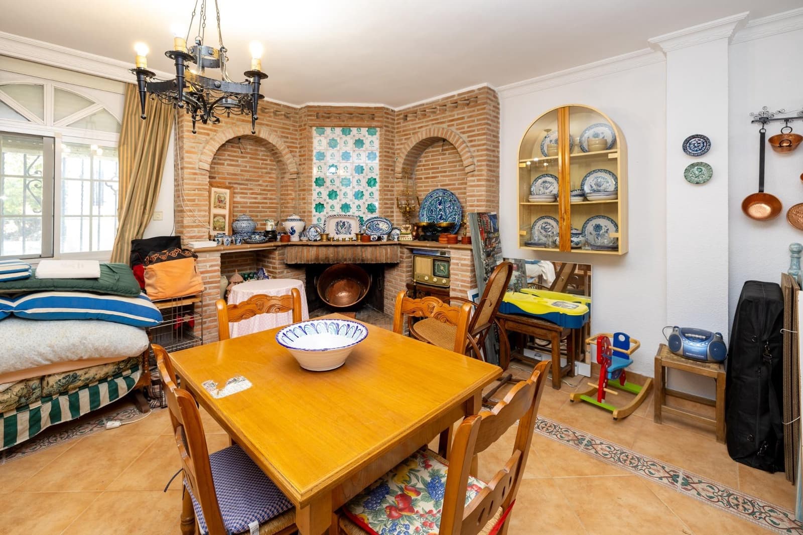 5 bedroom Villa for sale in Ogijares with pool garage - € 590,000 (Ref: 9702395)