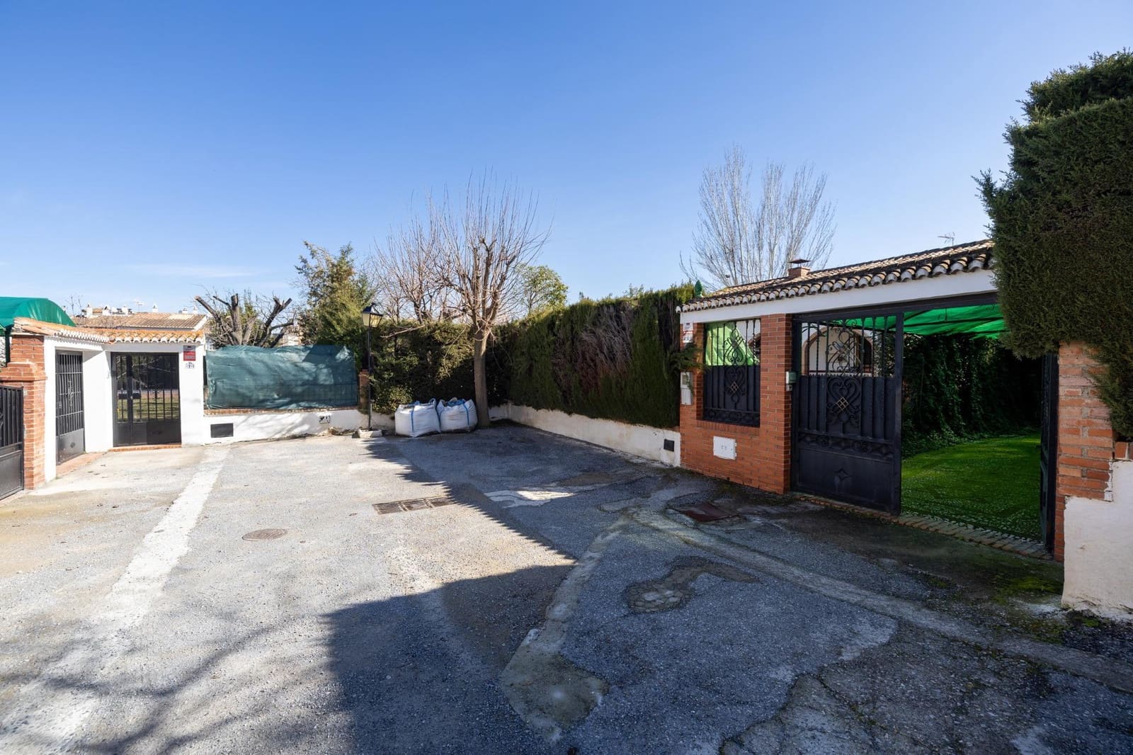 5 bedroom Villa for sale in Ogijares with pool garage - € 590,000 (Ref: 9702395)