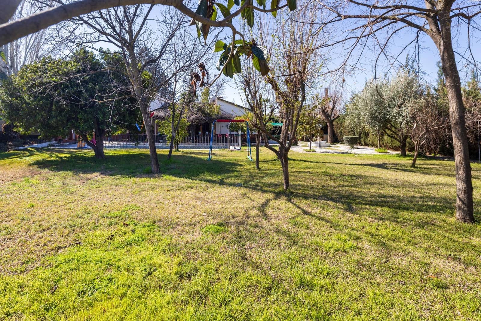 5 bedroom Villa for sale in Ogijares with pool garage - € 590,000 (Ref: 9702395)