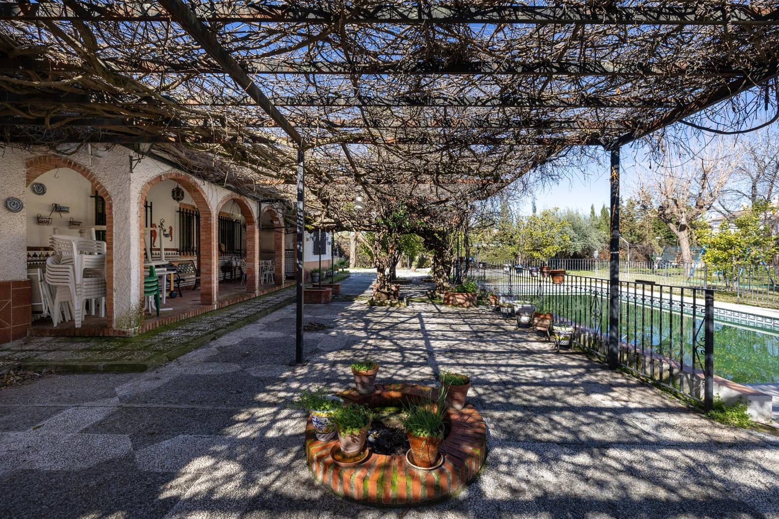 5 bedroom Villa for sale in Ogijares with pool garage - € 590,000 (Ref: 9702395)