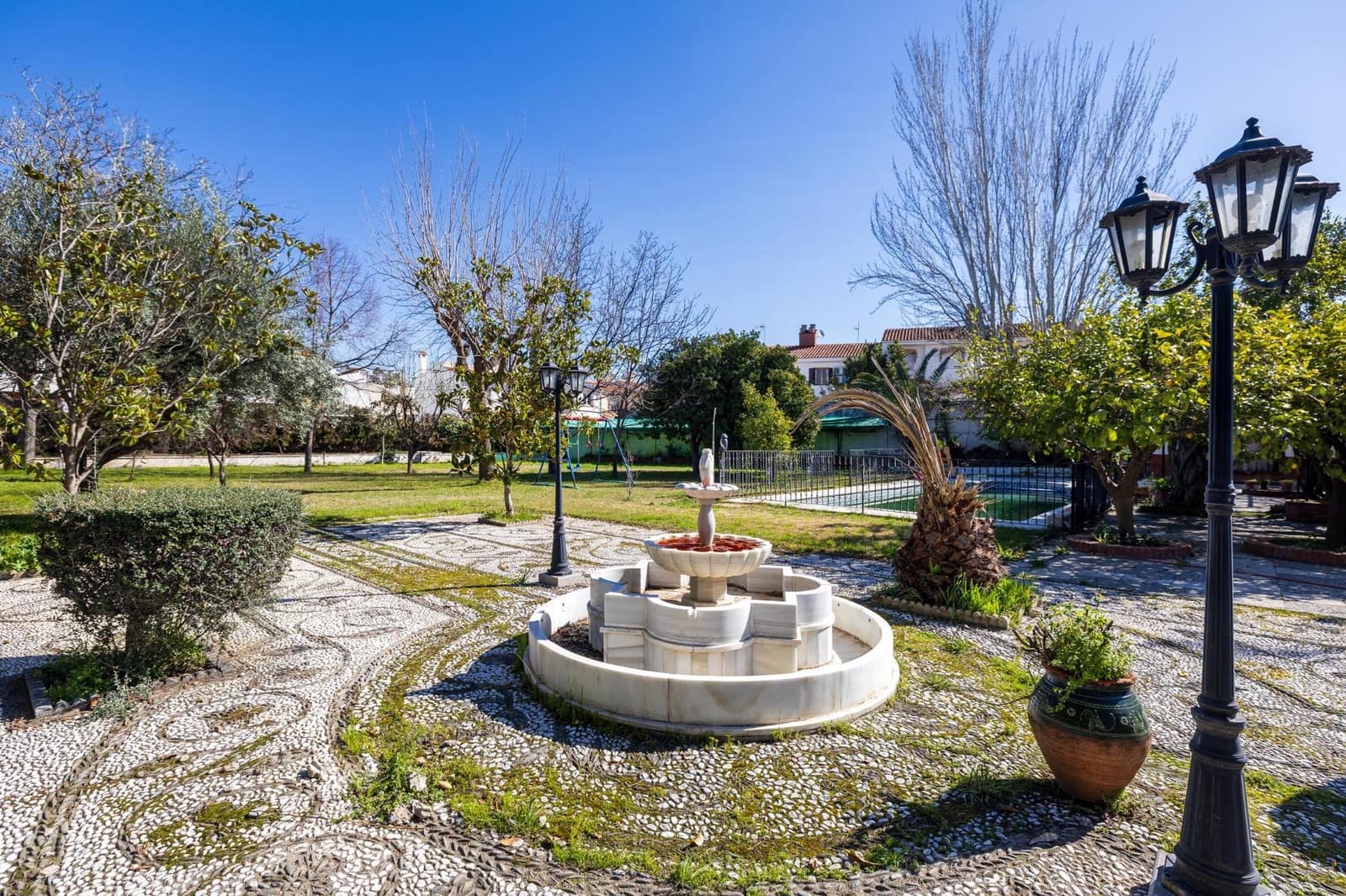 5 bedroom Villa for sale in Ogijares with pool garage - € 590,000 (Ref: 9702395)