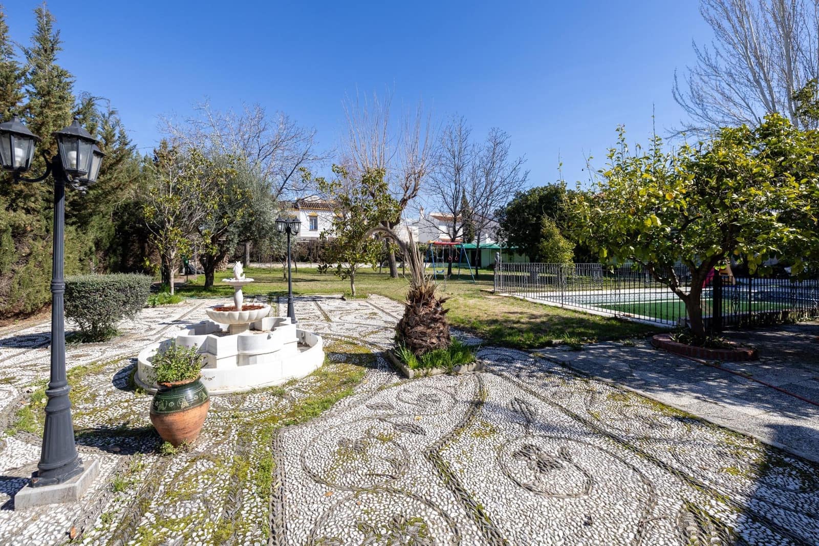 5 bedroom Villa for sale in Ogijares with pool garage - € 590,000 (Ref: 9702395)