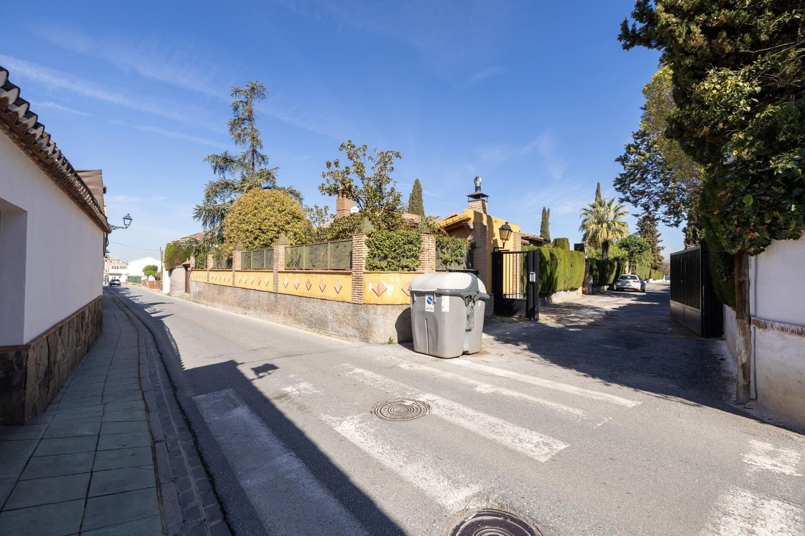 5 bedroom Villa for sale in Ogijares with pool garage - € 590,000 (Ref: 9702395)