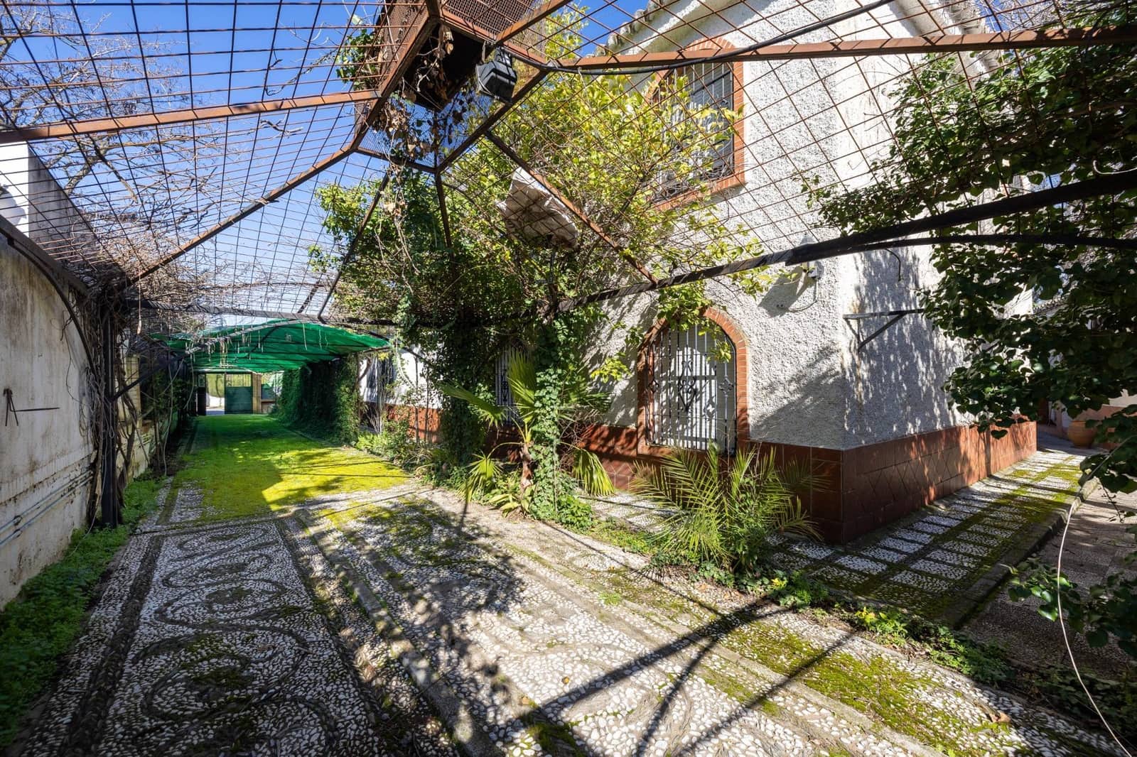 5 bedroom Villa for sale in Ogijares with pool garage - € 590,000 (Ref: 9702395)