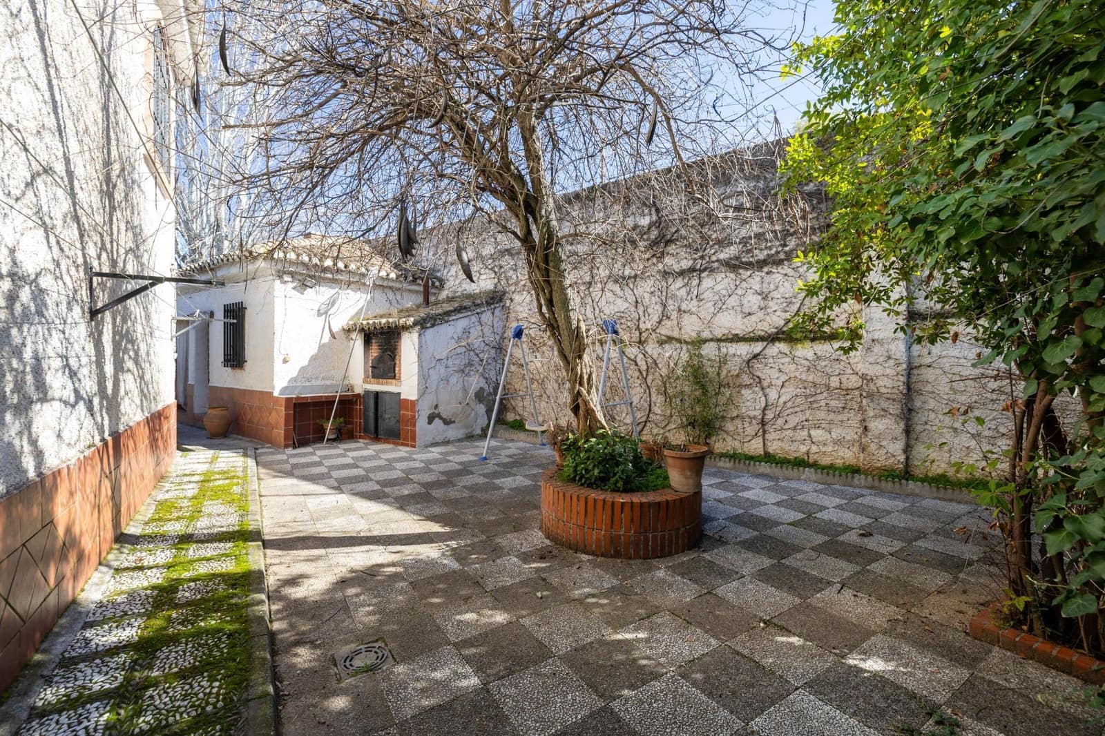 5 bedroom Villa for sale in Ogijares with pool garage - € 590,000 (Ref: 9702395)