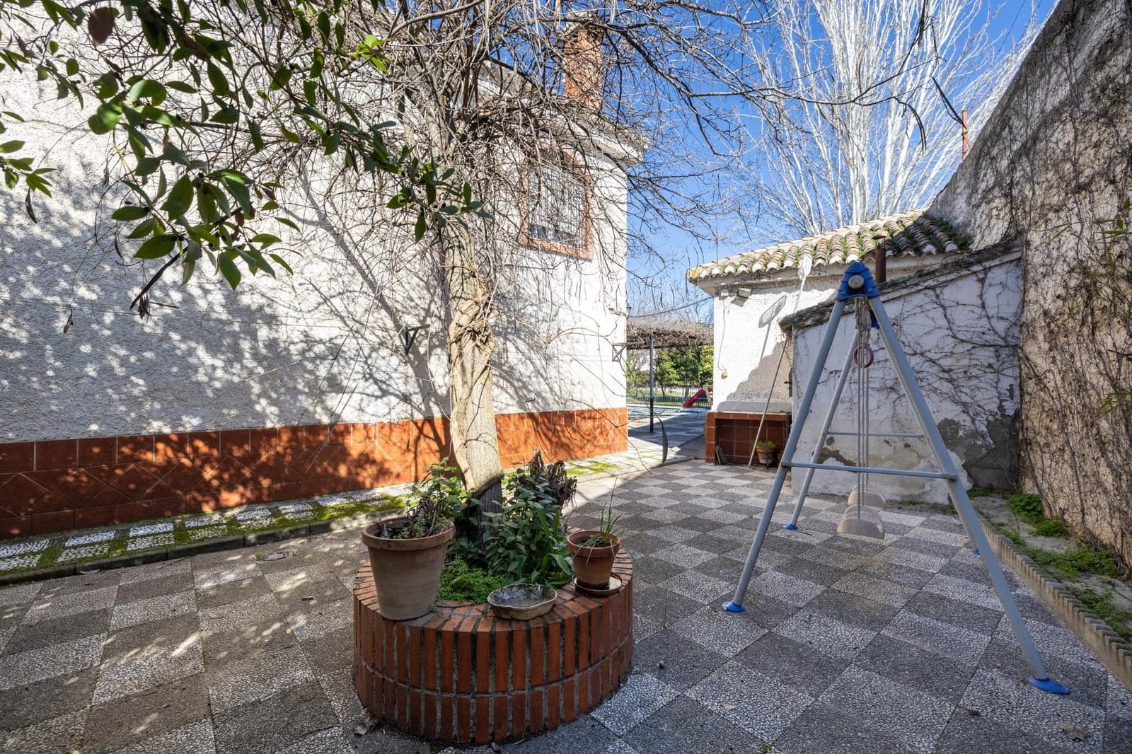 5 bedroom Villa for sale in Ogijares with pool garage - € 590,000 (Ref: 9702395)