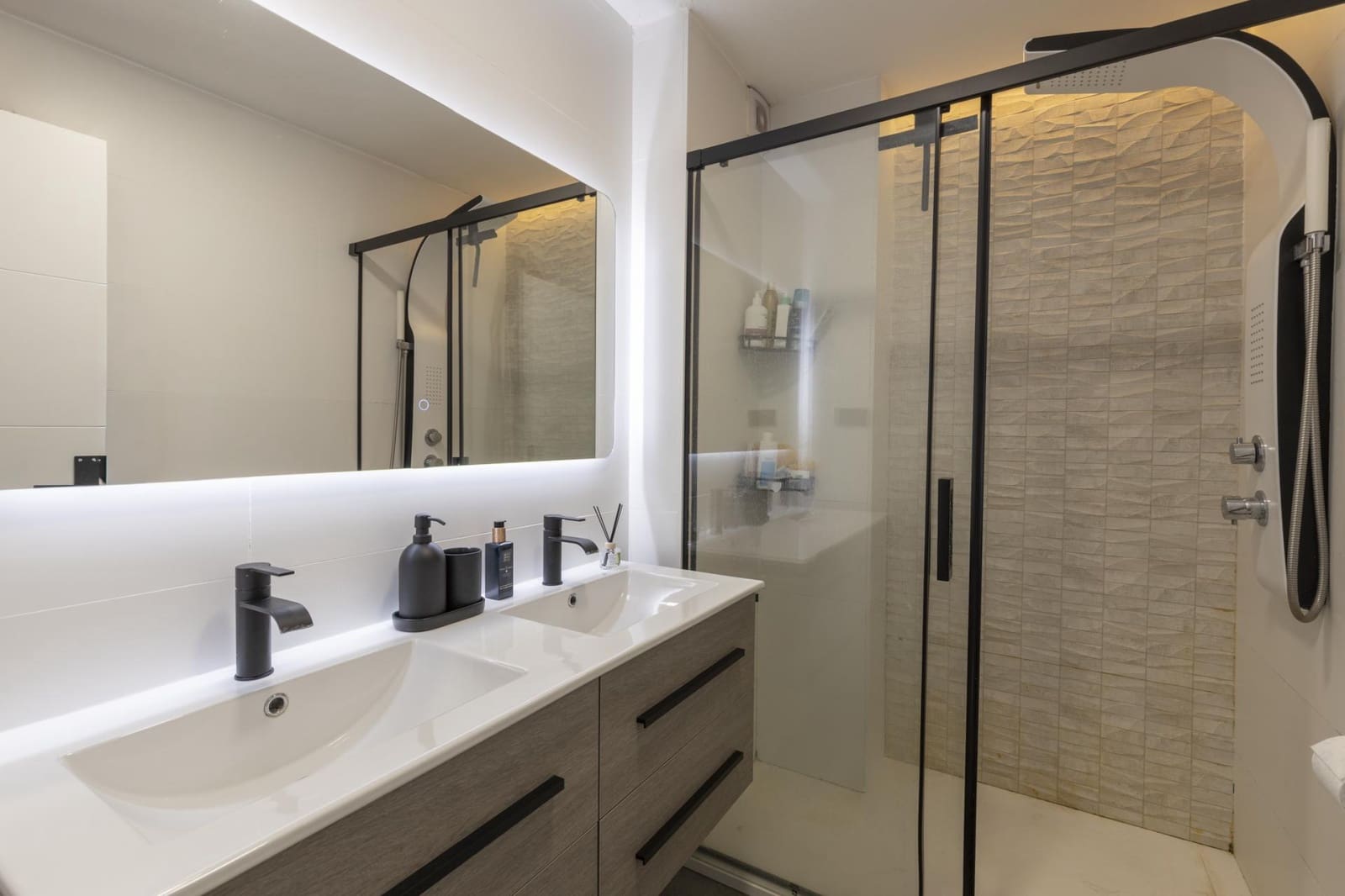 3 bedroom Flat for sale in Gojar with pool - € 195,000 (Ref: 9712386)