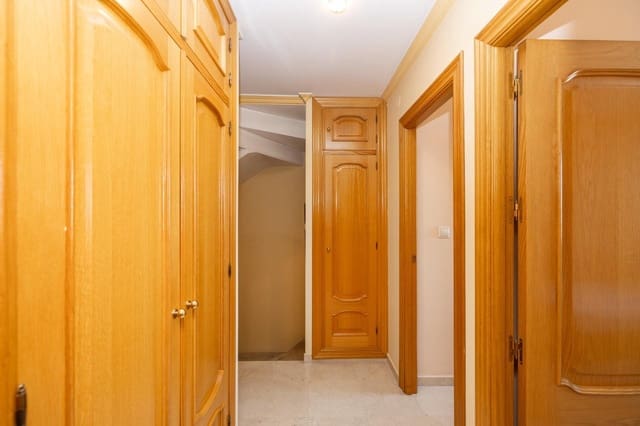 4 soveværelse Rækkehus til salg i Pajaritos - Plaza de Toros, Granada by - € 535.000 (Ref: 9712387)