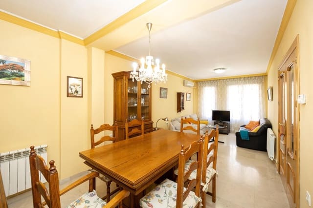 4 soveværelse Rækkehus til salg i Pajaritos - Plaza de Toros, Granada by - € 535.000 (Ref: 9712387)