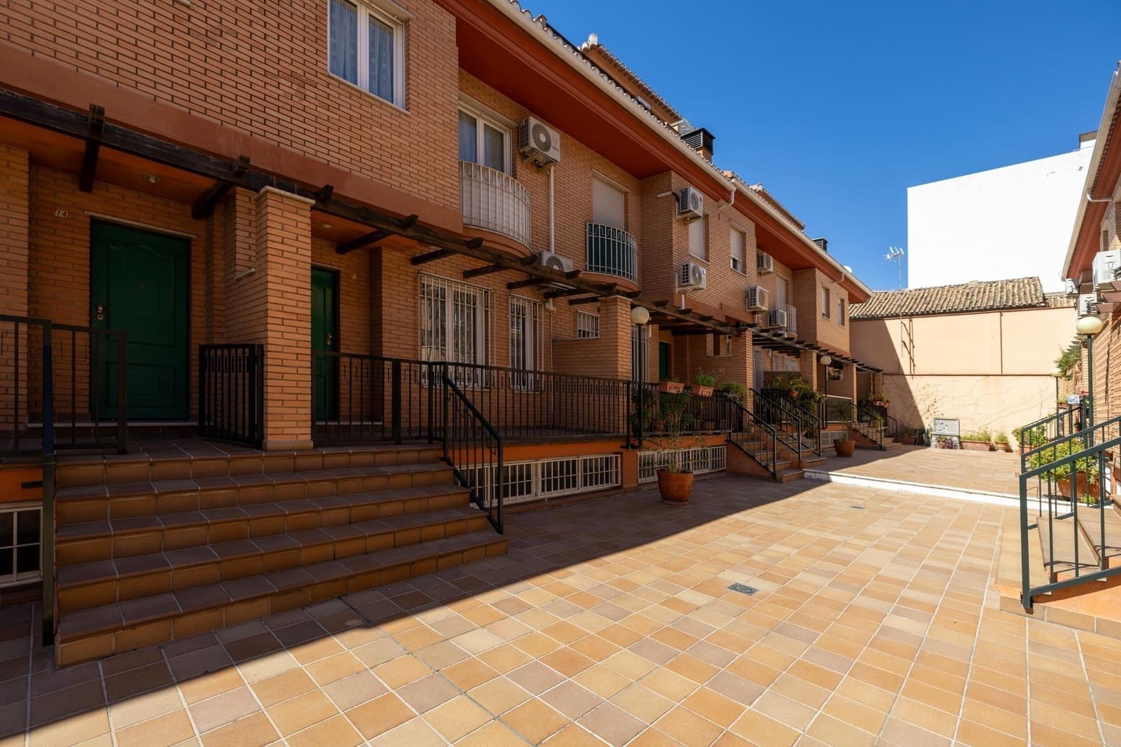 4 soveværelse Rækkehus til salg i Granada by - € 535.000 (Ref: 9712387)