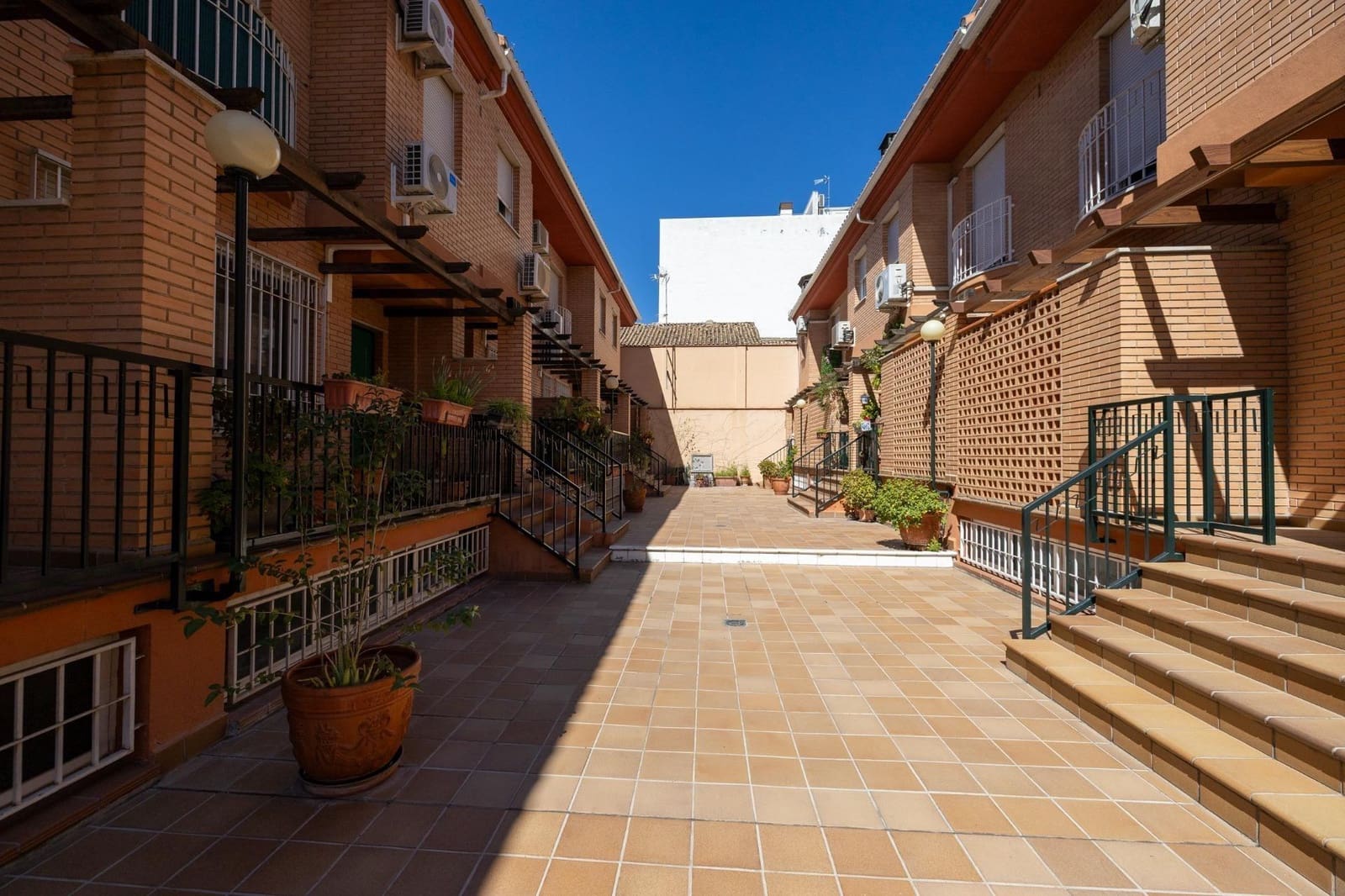 4 soveværelse Rækkehus til salg i Granada by - € 535.000 (Ref: 9712387)