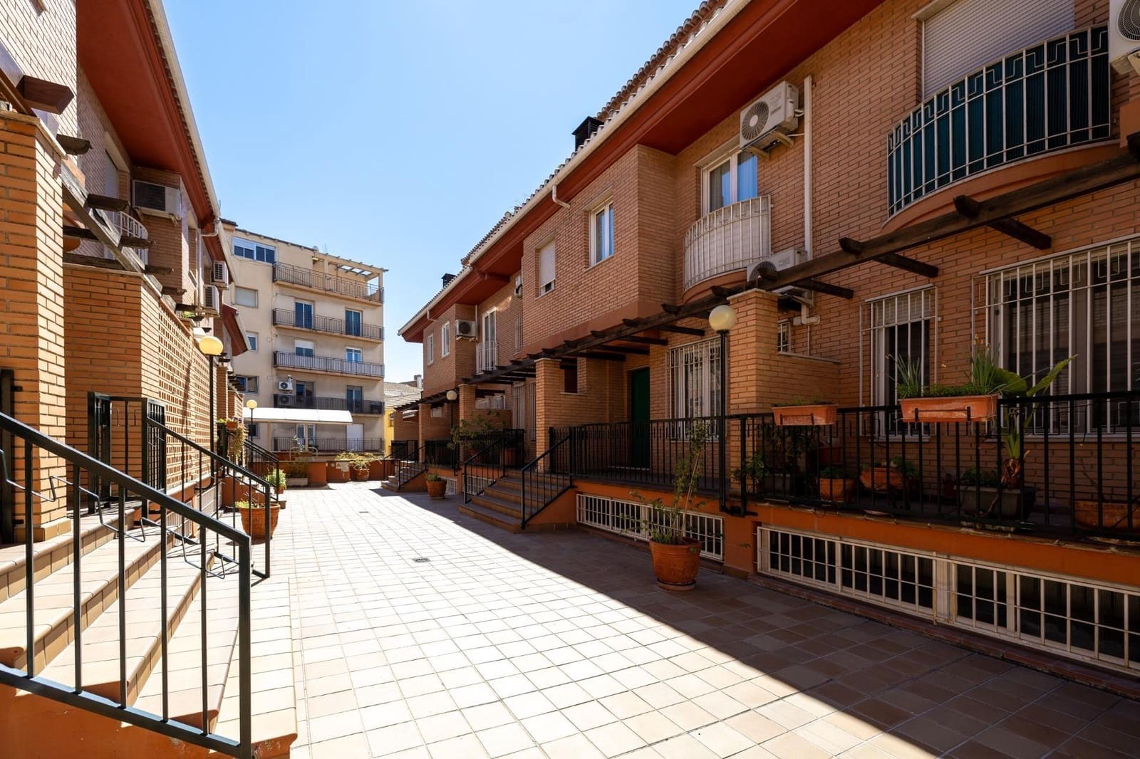 4 bedroom Terraced Villa for sale in Granada city - € 495,000 (Ref: 9712387)