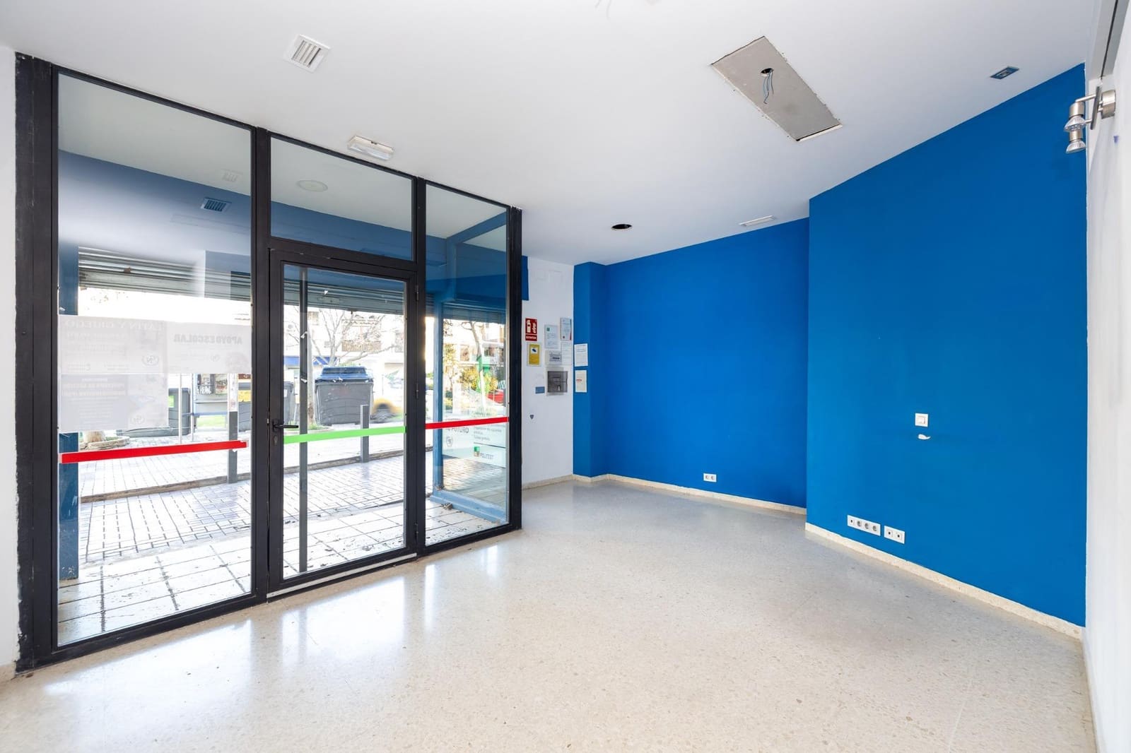 Erhverv til salg i Granada by - € 599.000 (Ref: 9712388)