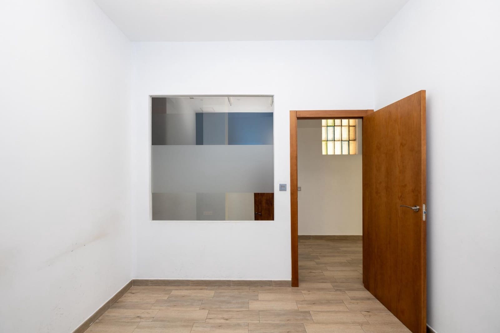 Erhverv til salg i Granada by - € 599.000 (Ref: 9712388)