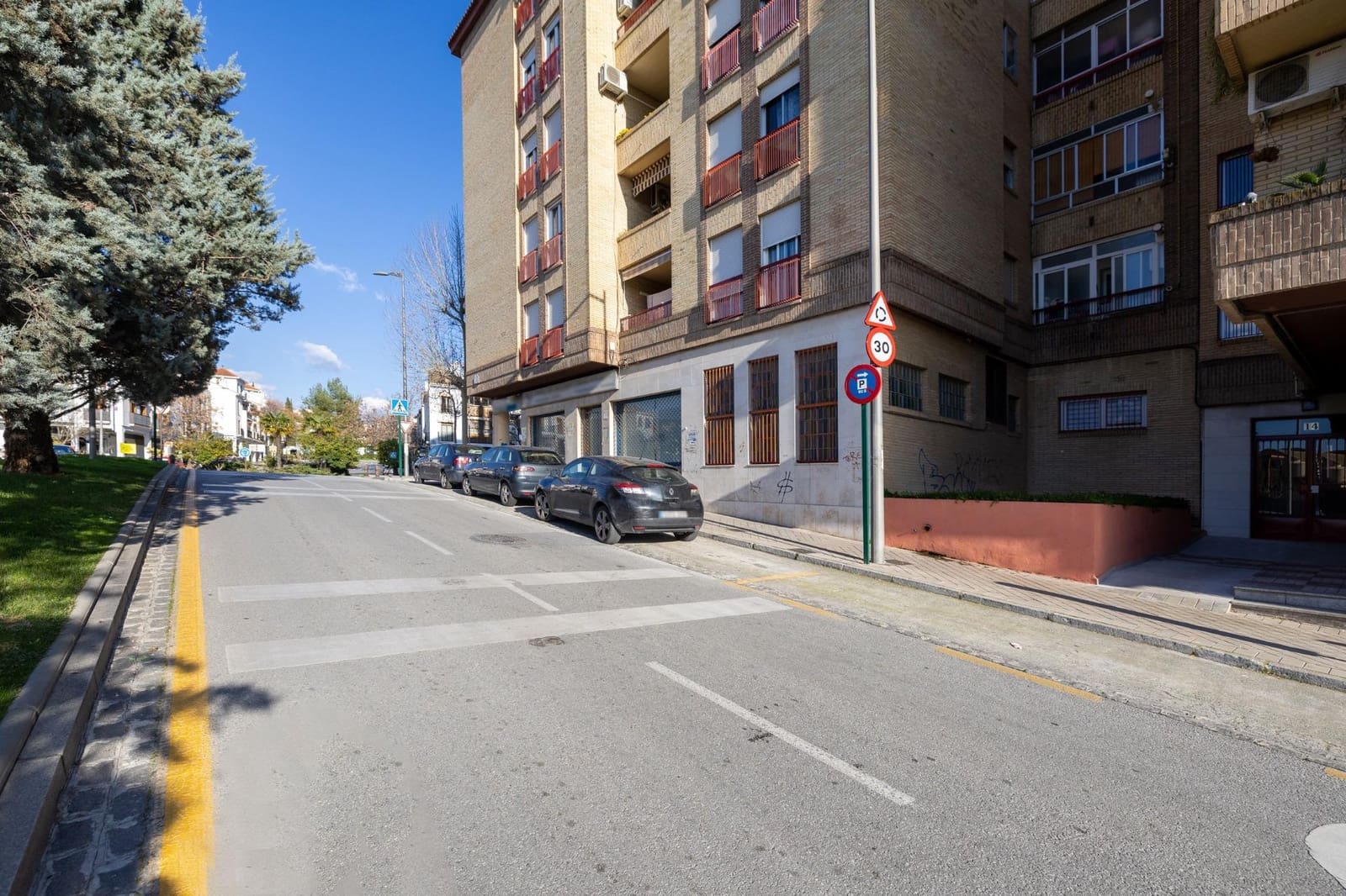 Erhverv til salg i Granada by - € 599.000 (Ref: 9712388)