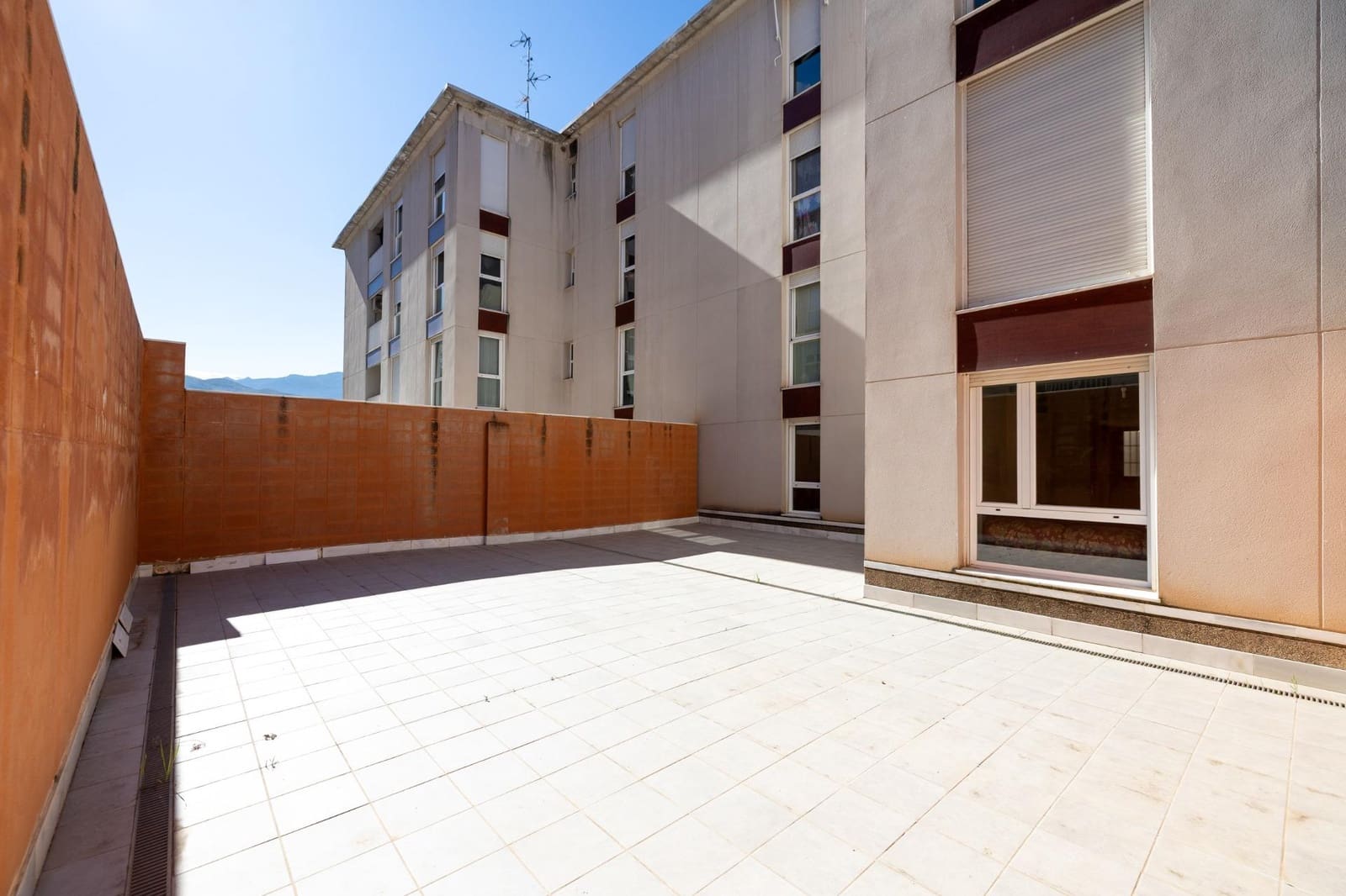 2 soveværelse Lejlighed til salg i Granada by med garage - € 218.332 (Ref: 9712392)