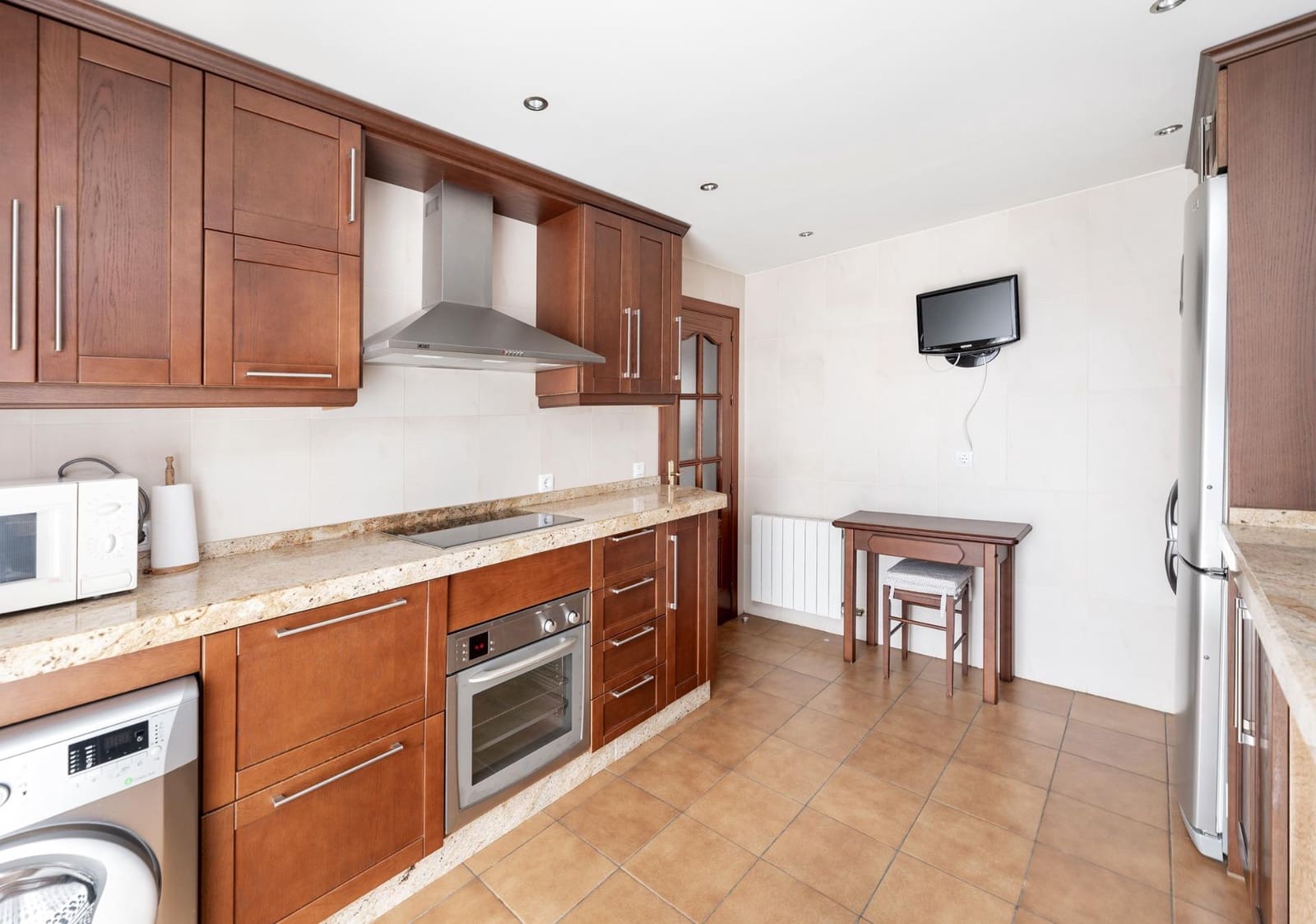 3 bedroom Villa for sale in Ogijares with garage - € 329,000 (Ref: 9712395)