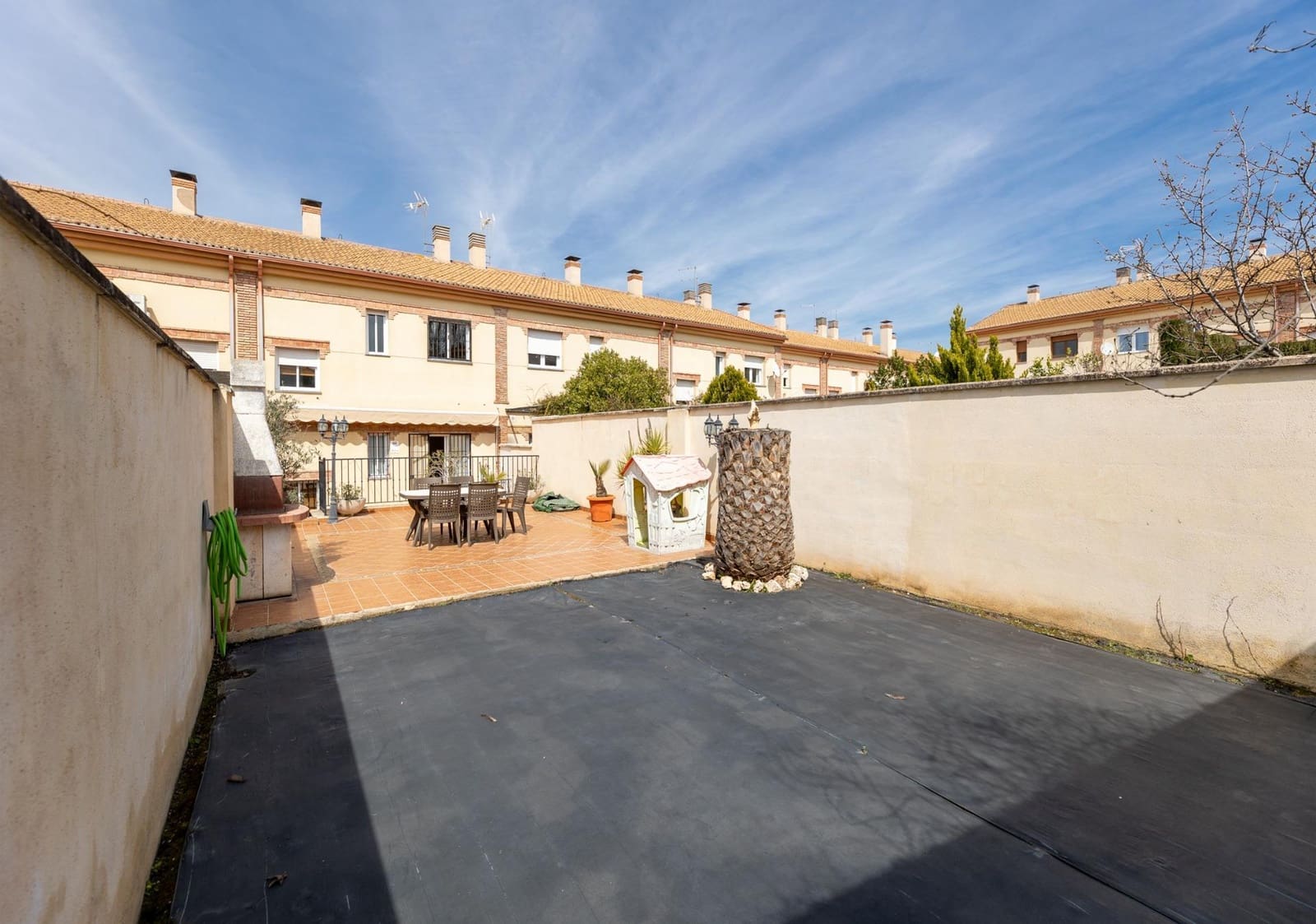 3 bedroom Villa for sale in Ogijares with garage - € 329,000 (Ref: 9712395)