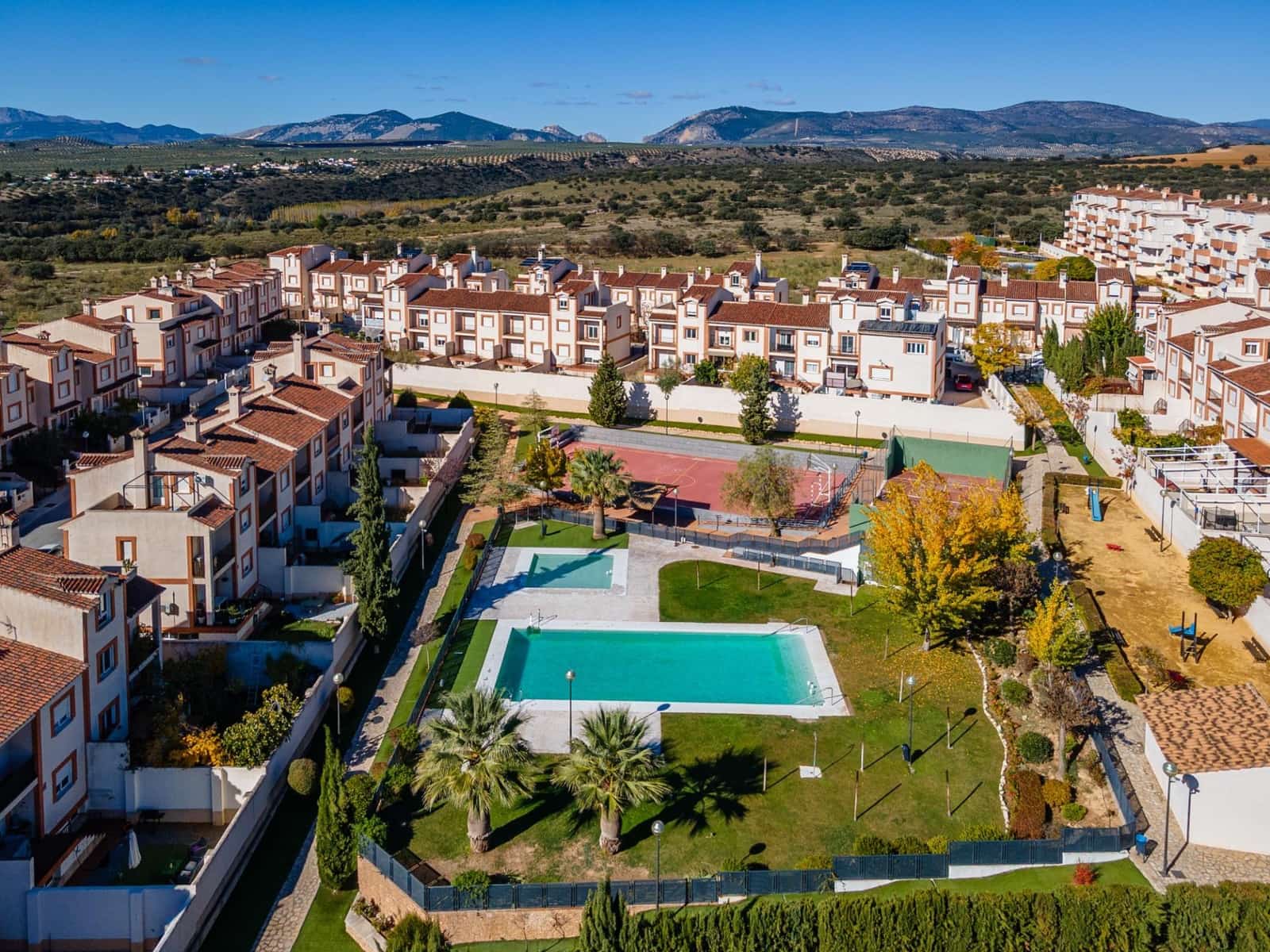 5 bedroom Semi-detached Villa for sale in Atarfe with garage - € 338,900 (Ref: 9712396)