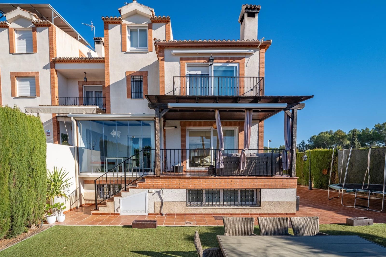 5 bedroom Semi-detached Villa for sale in Atarfe with garage - € 338,900 (Ref: 9712396)