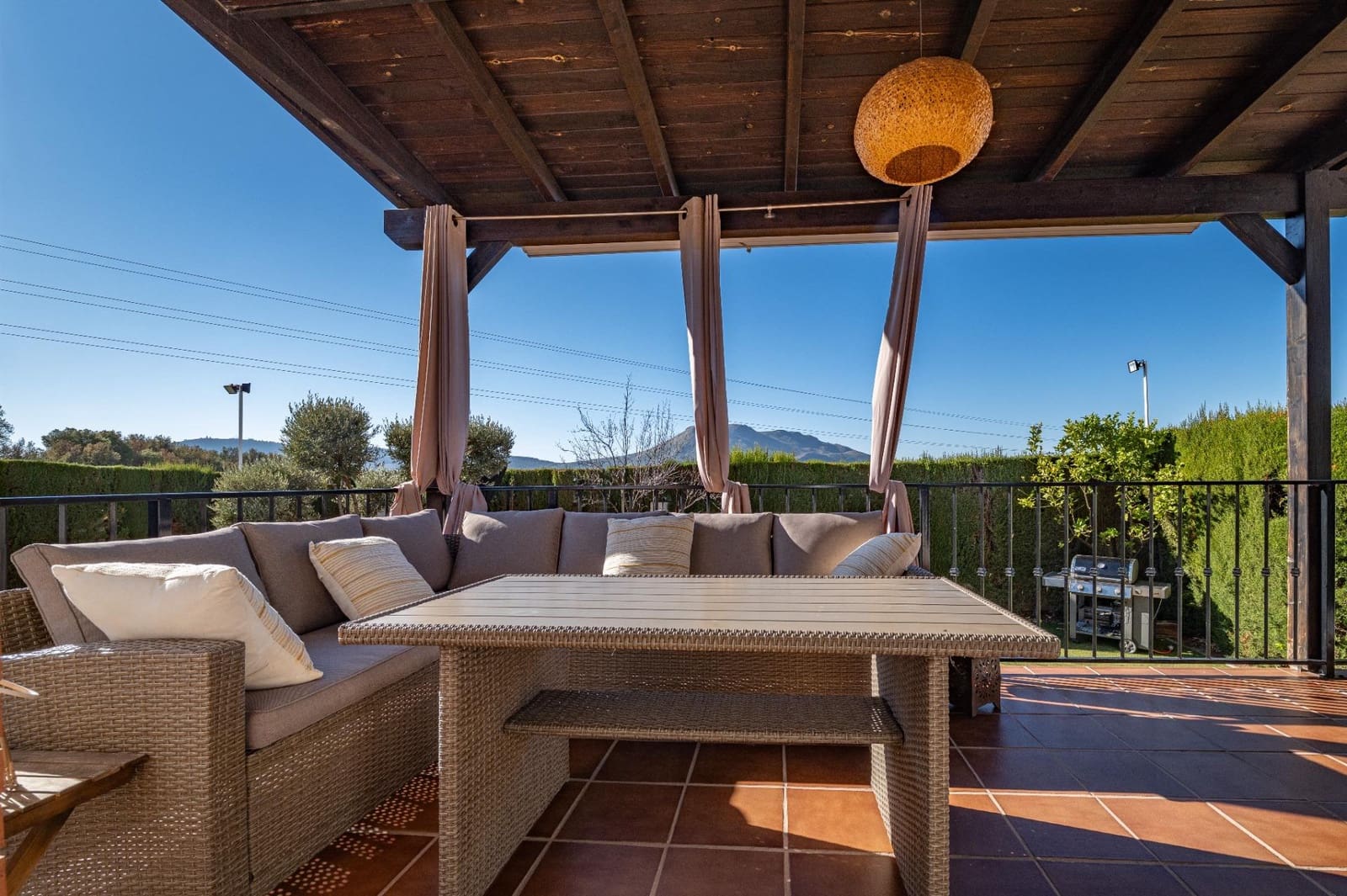 5 bedroom Semi-detached Villa for sale in Atarfe with garage - € 338,900 (Ref: 9712396)