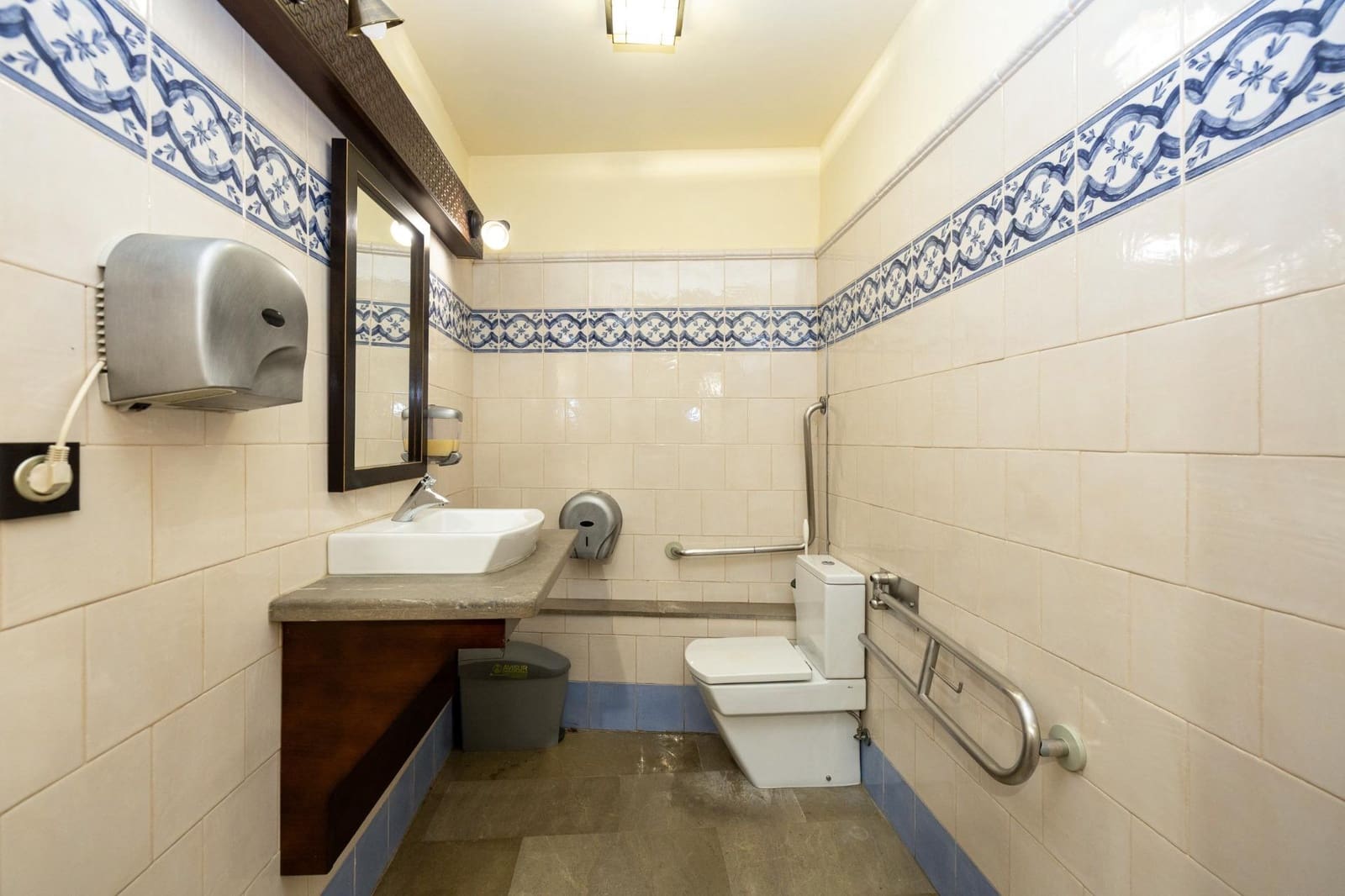 21 soveværelse Lejlighed til salg i Granada by - € 1.700.000 (Ref: 9715153)