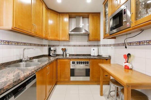 5 camera da letto Villetta a Schiera in vendita in Granada città con garage - 365.000 € (Rif: 9715154)