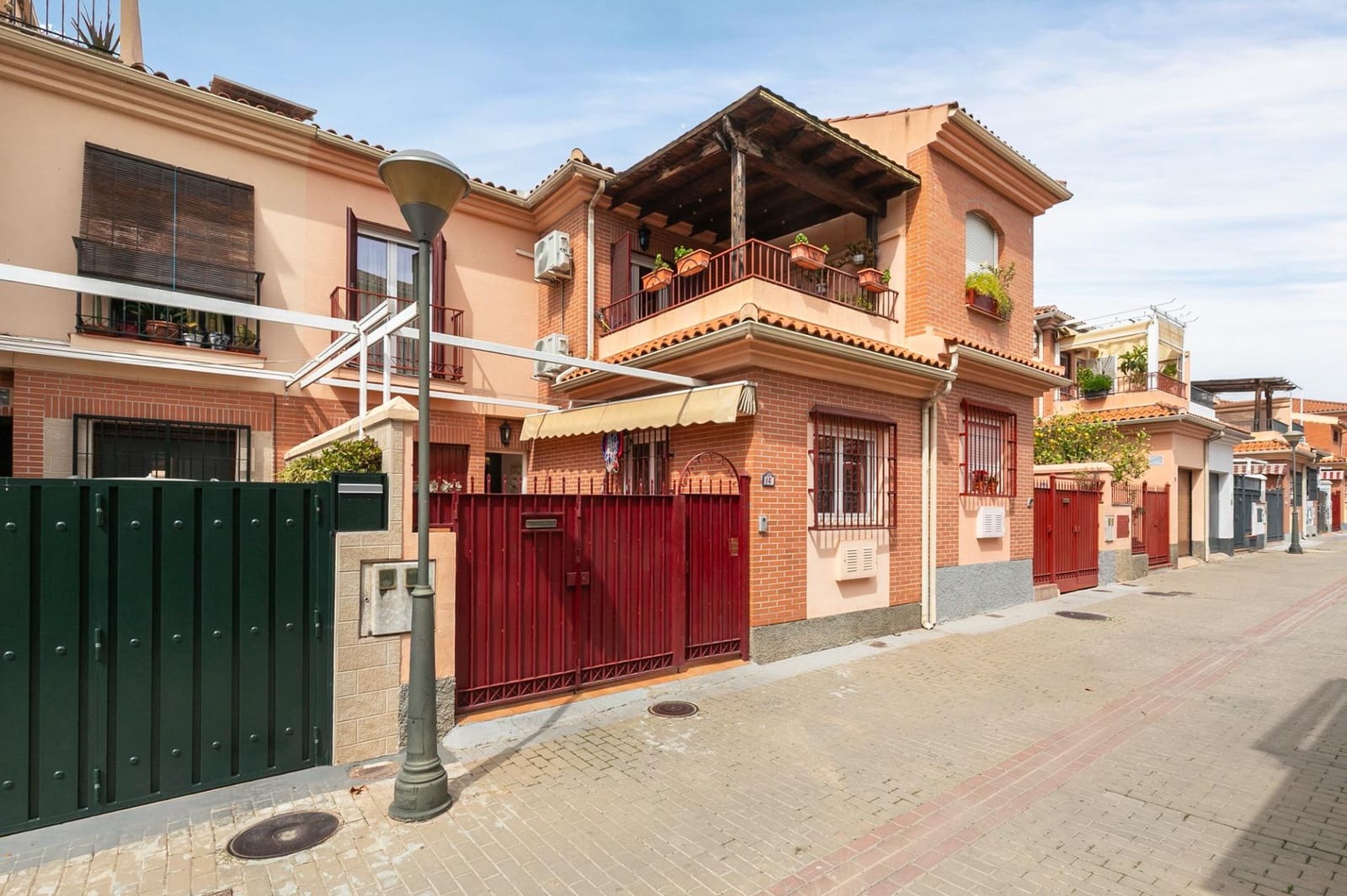 5 camera da letto Villetta a Schiera in vendita in Granada citta con garage - 365.000 € (Rif: 9715154)