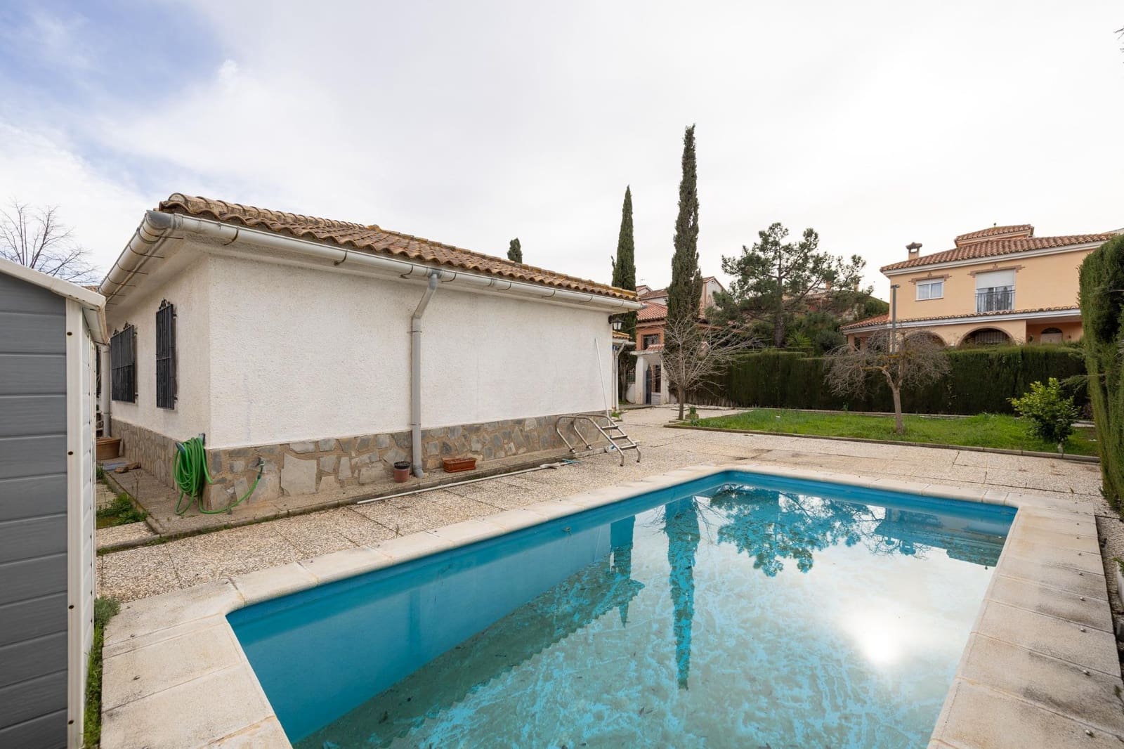 4 bedroom Villa for sale in Otura with pool garage - € 349,500 (Ref: 9715157)