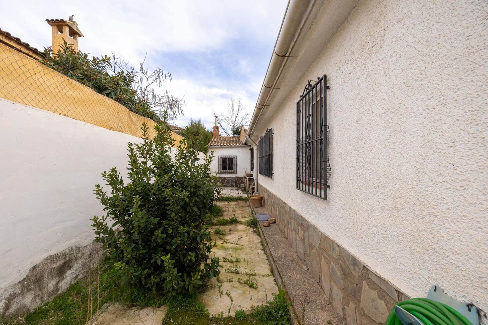 4 bedroom Villa for sale in Otura with pool garage - € 349,500 (Ref: 9715157)