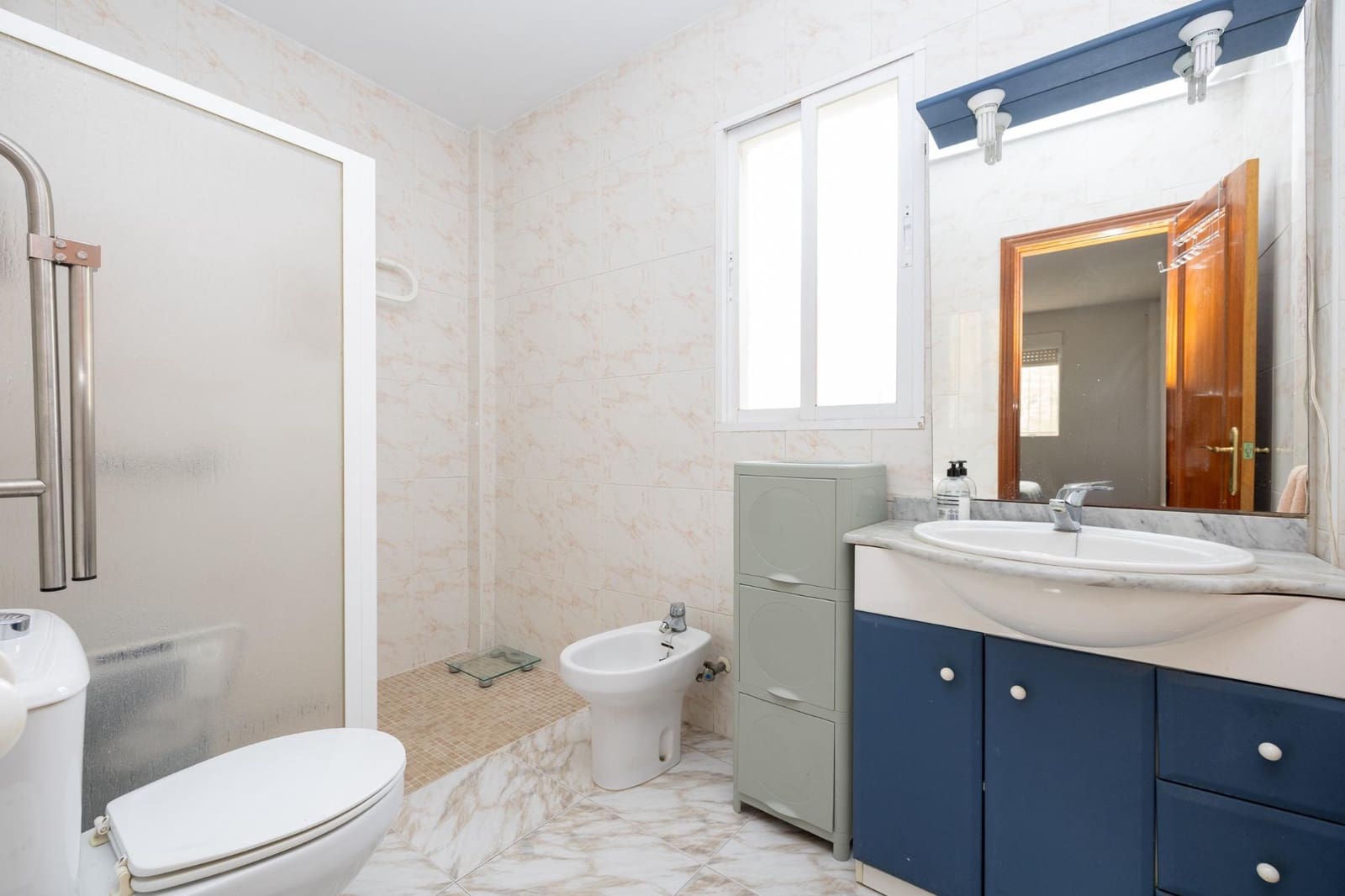 4 bedroom Villa for sale in Otura with pool garage - € 349,500 (Ref: 9715157)